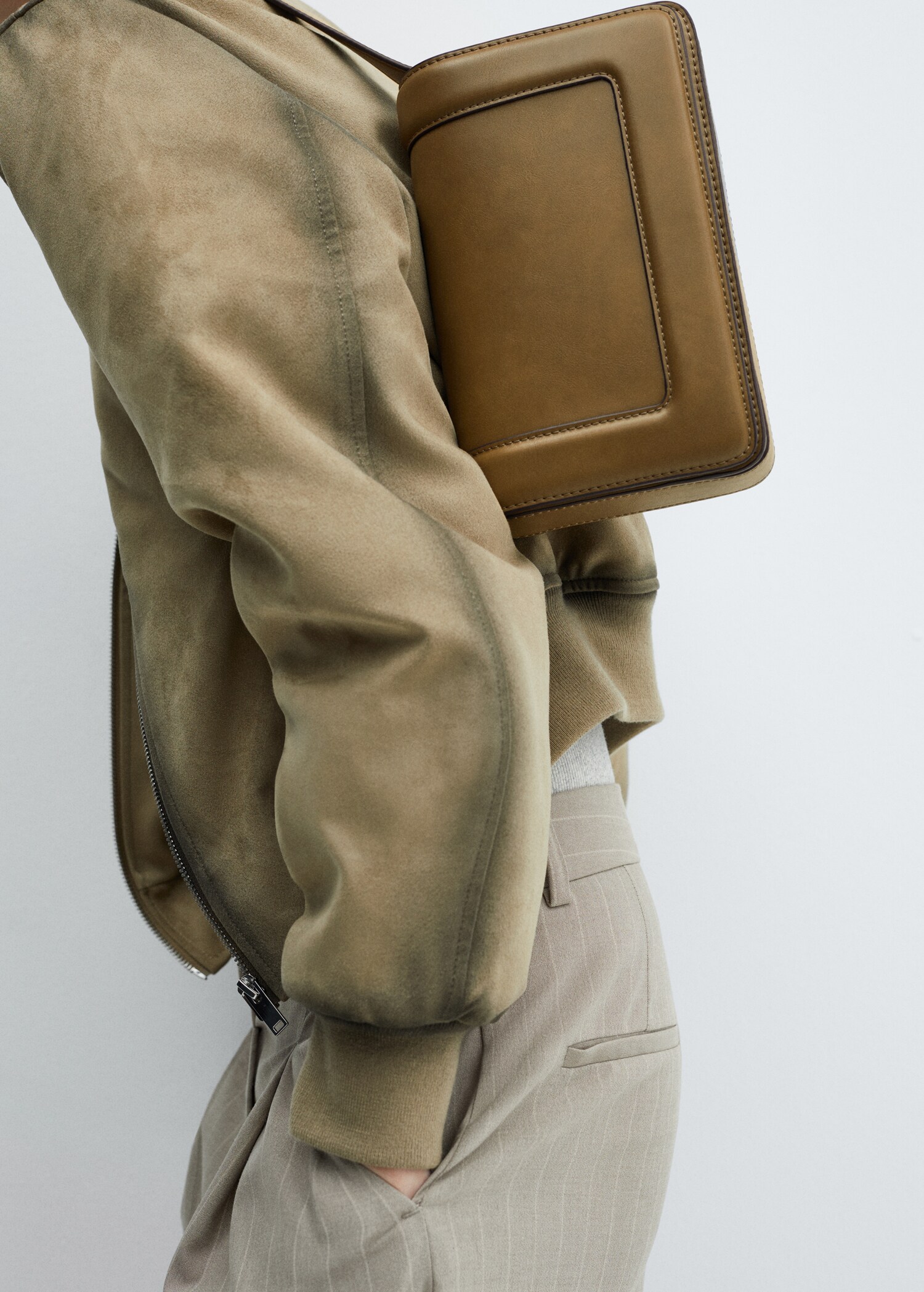 Geantă crossbody cu capac - Detaliu al articolului 9