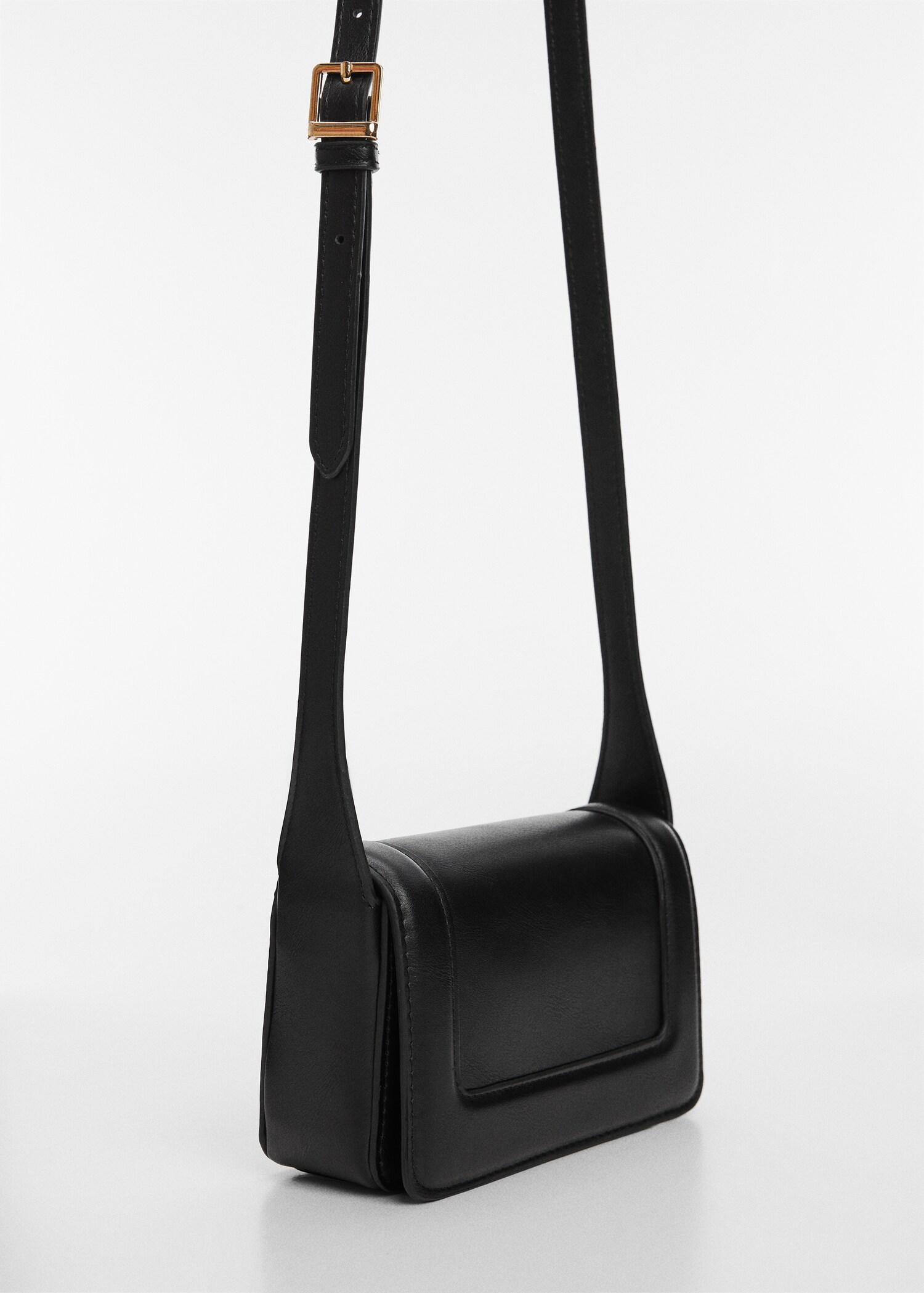 Geantă crossbody cu capac - Plan mediu