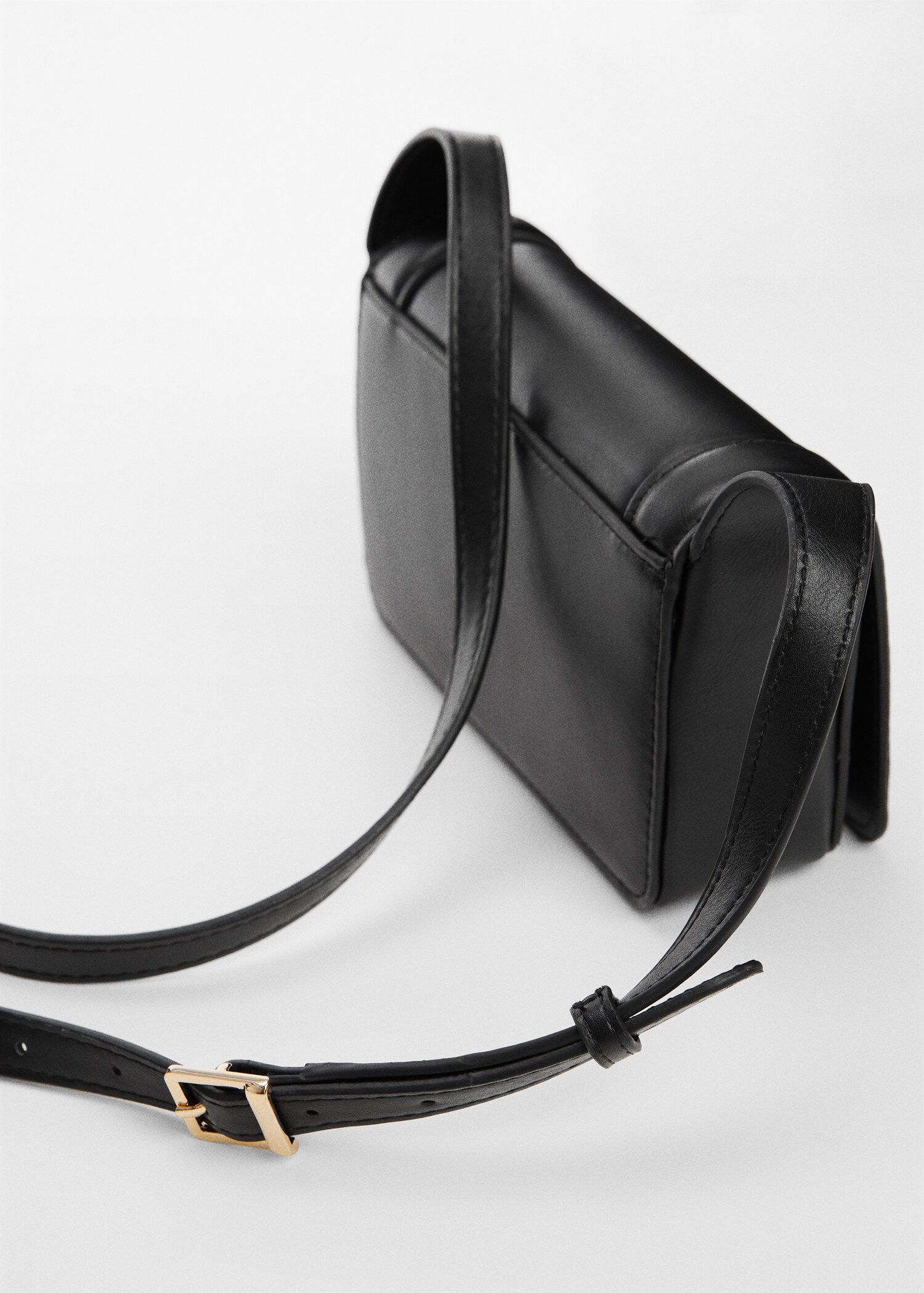 Geantă crossbody cu capac - Detaliu al articolului 1