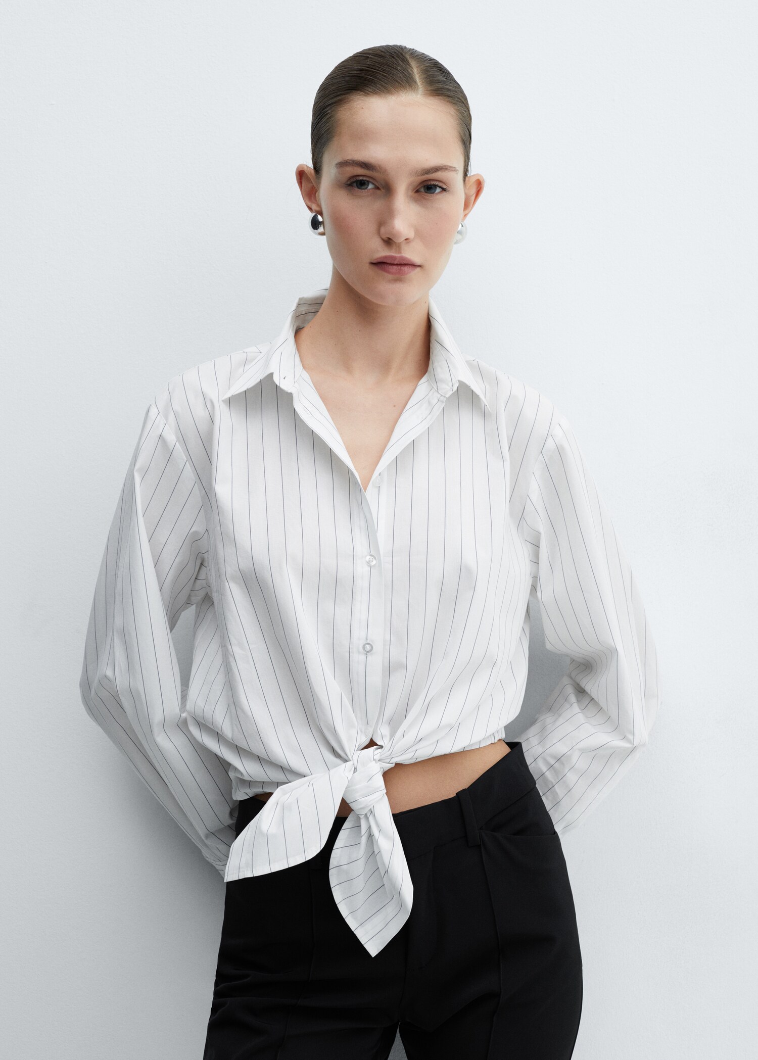 Chemise rayures nœud - Plan moyen