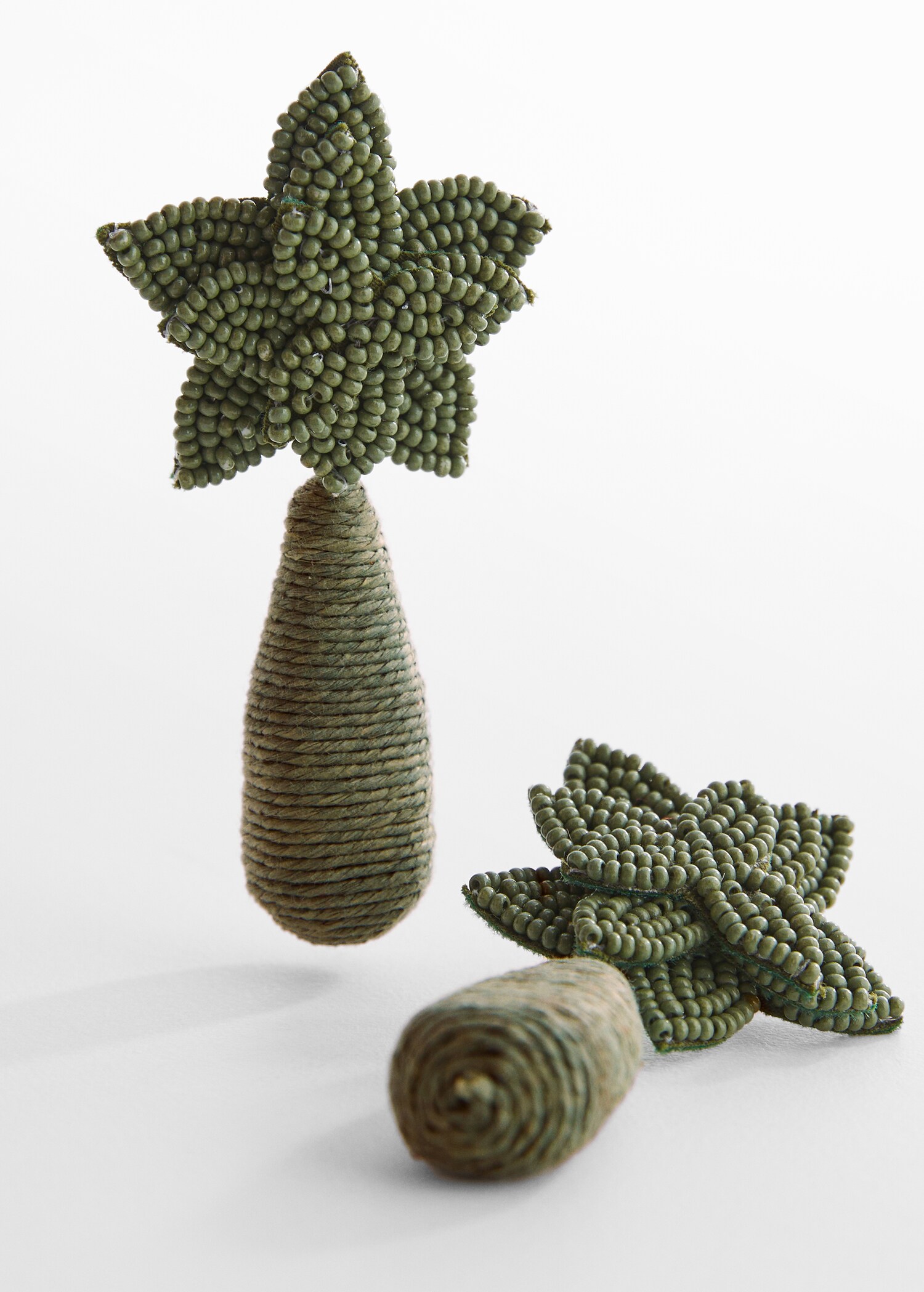 Flower pendant earrings - Details of the article 1