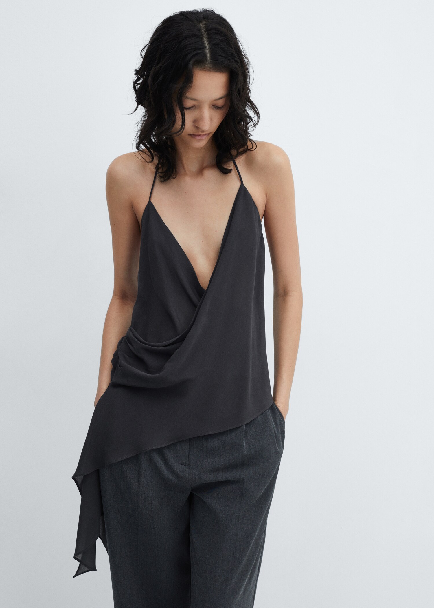 Rückenfreies Top mit Drapierungen - Damen | MANGO Deutschland