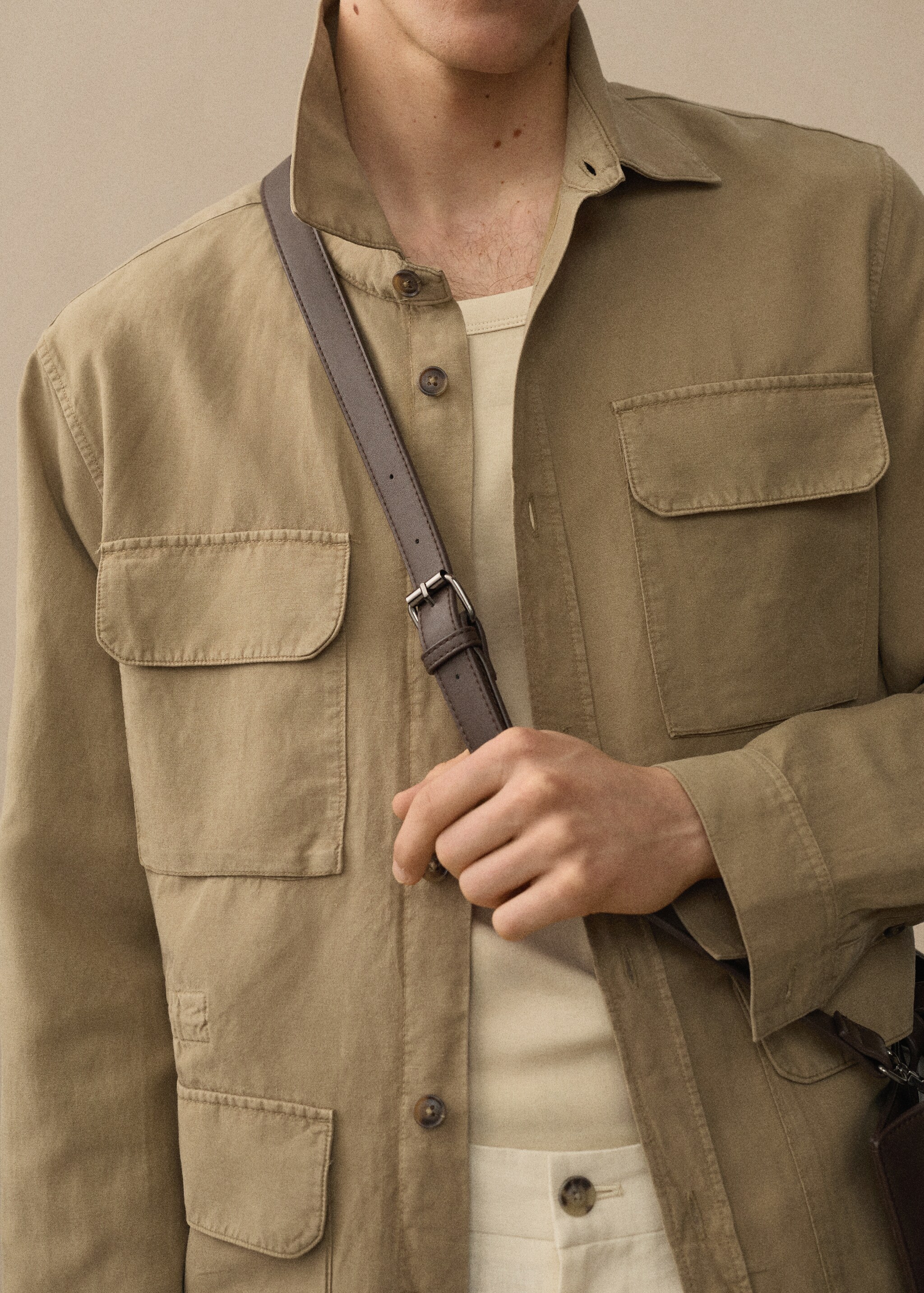 Linen overshirt with pockets - Details of the article 5