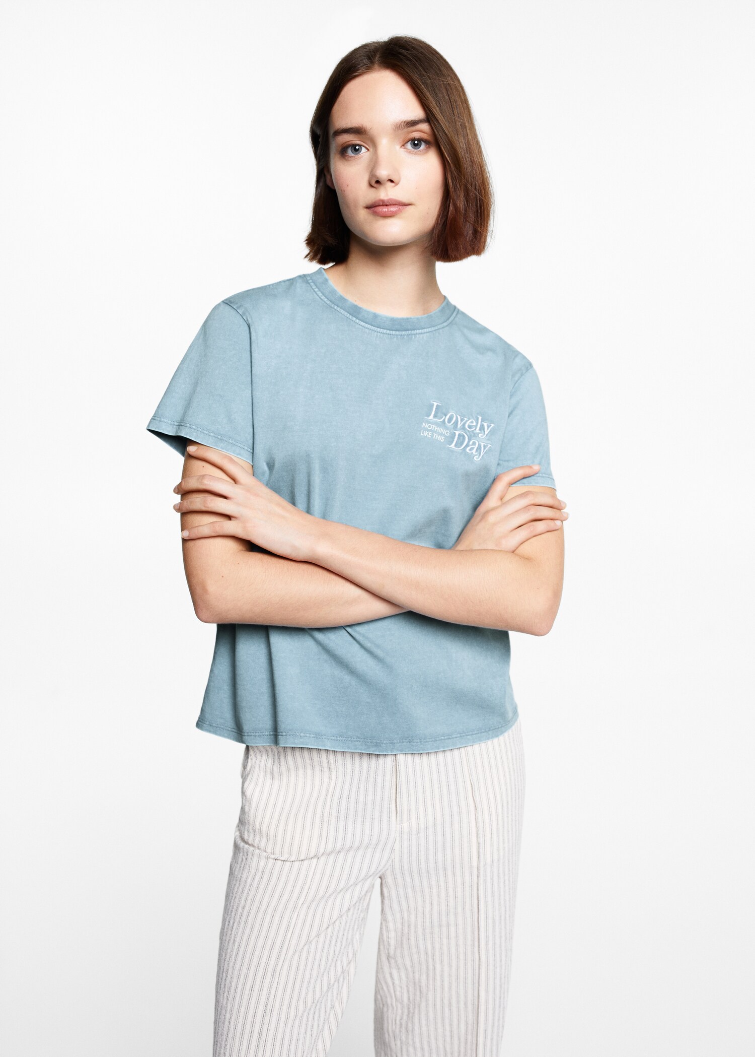 T-Shirt mit gestickter Aufschrift - Mittlere Ansicht