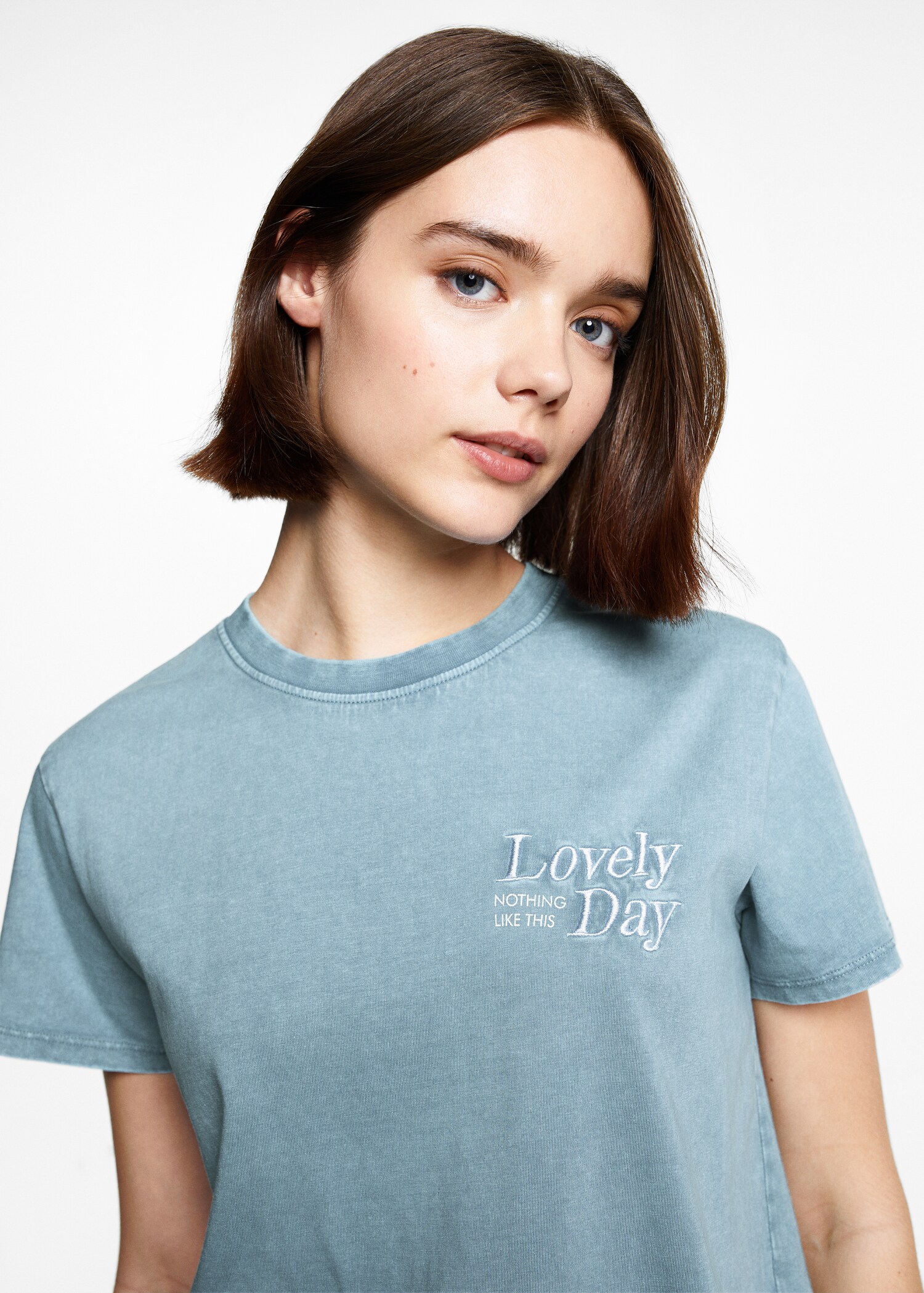 T-Shirt mit gestickter Aufschrift - Detail des Artikels 1