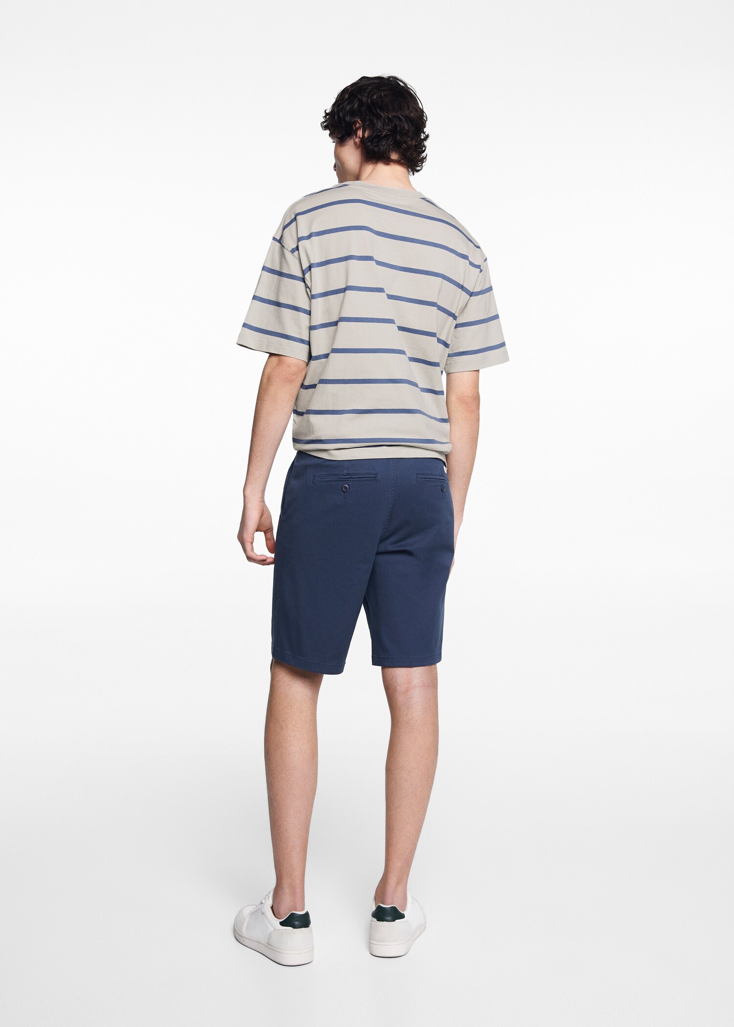 Slim fit cotton Bermuda shorts - Reverse of the article