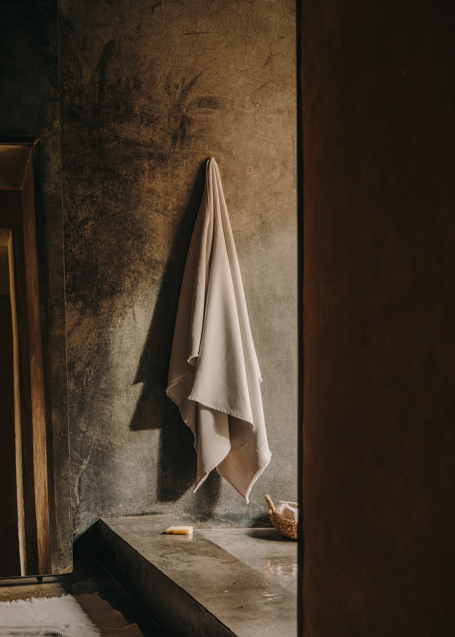 Cotton waffle bath towel with fringes 90x150cm - Details of the article 6
