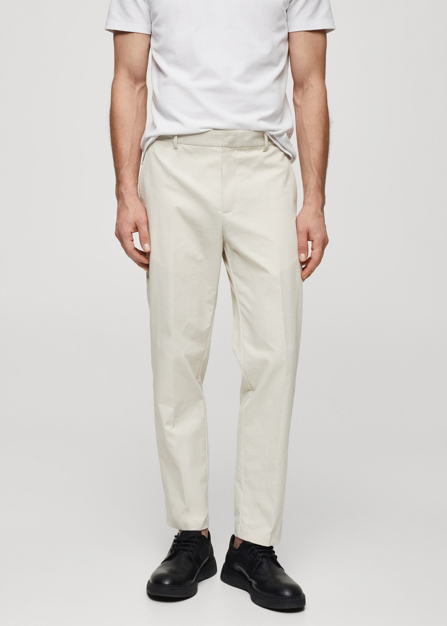 Pantalon slim fit tissu technique - Plan moyen