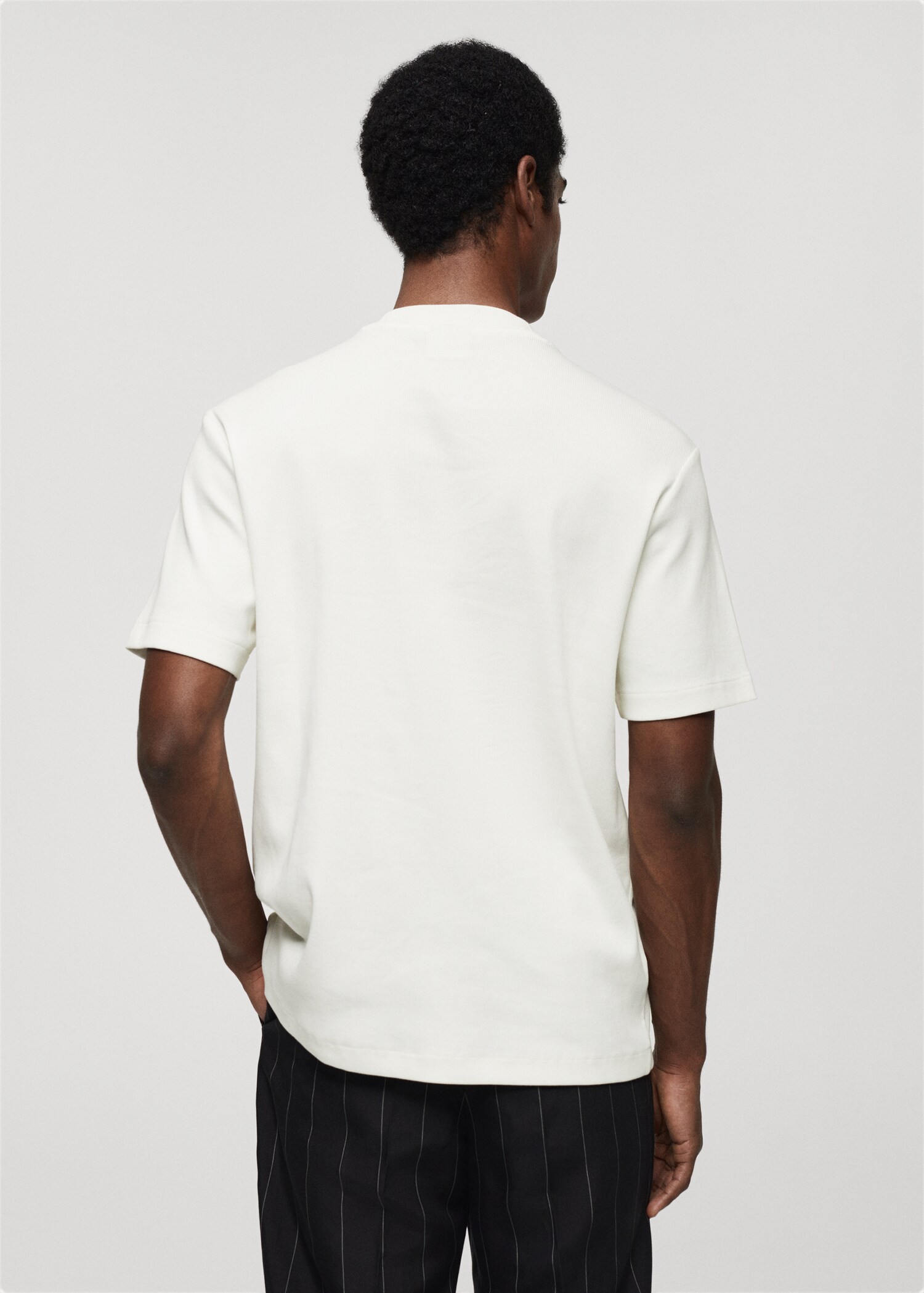 T-shirt regular fit de algodão - Verso do artigo