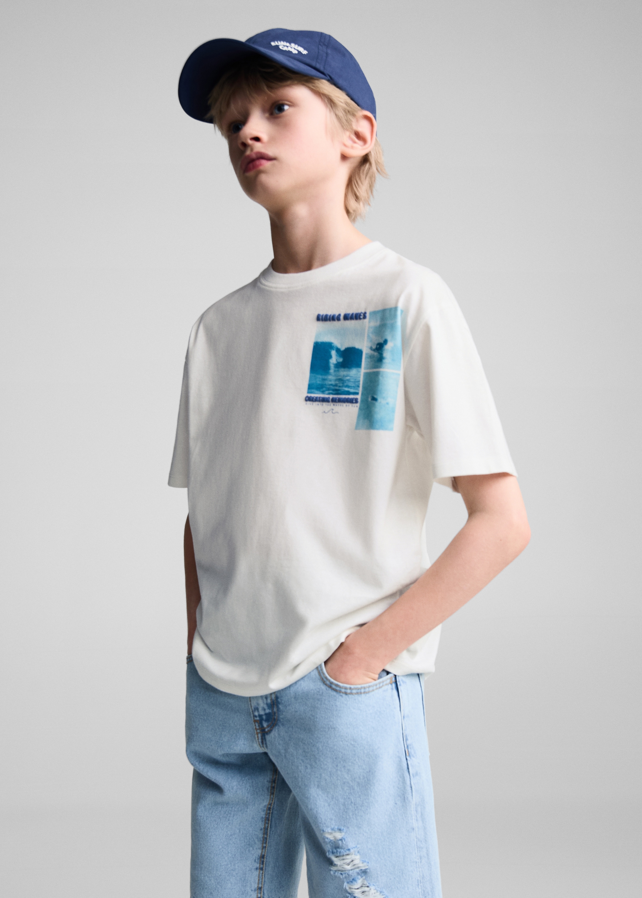 Хлопковая футболка с принтом - Средний план