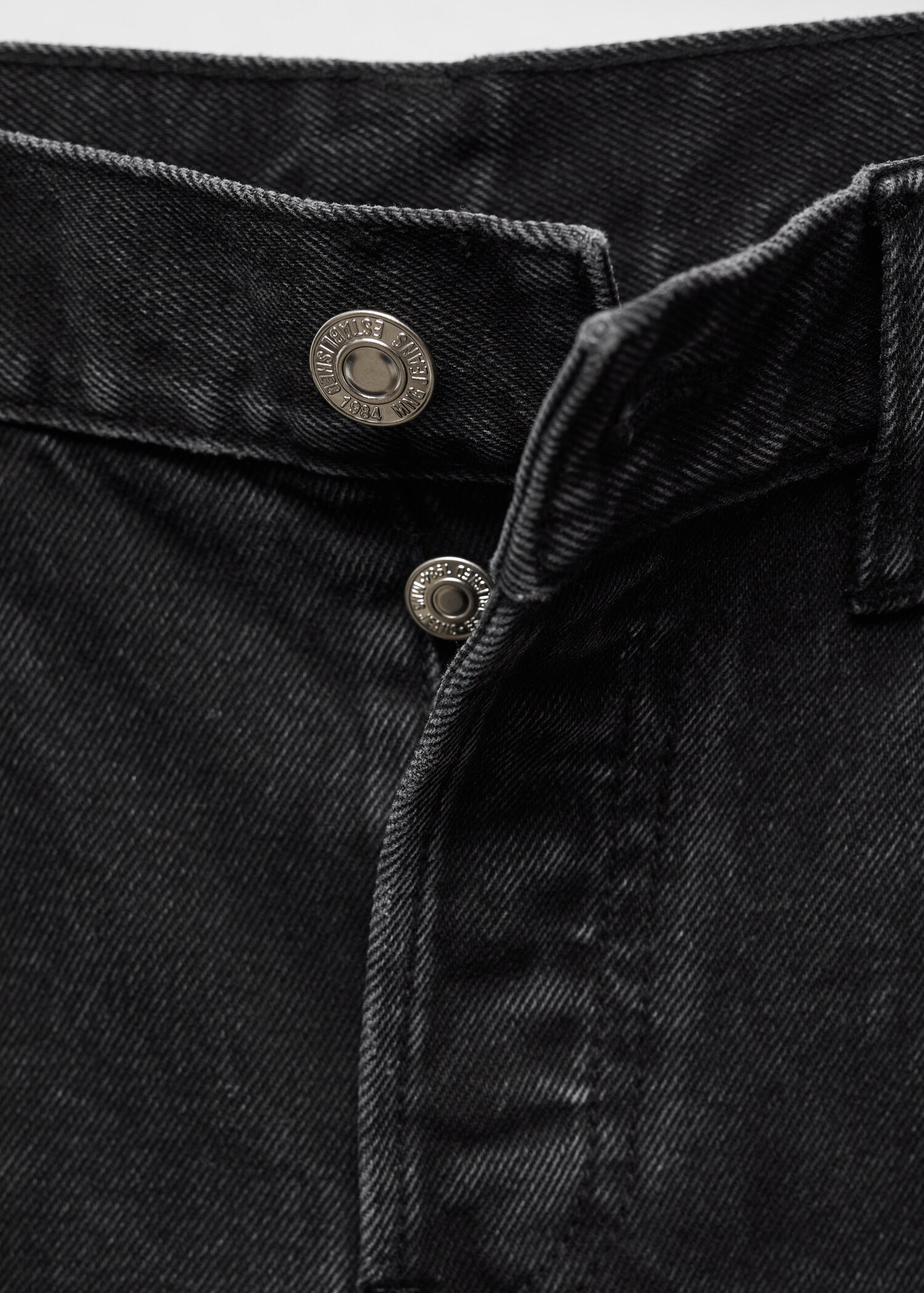 Broken denim shorts - Details of the article 8