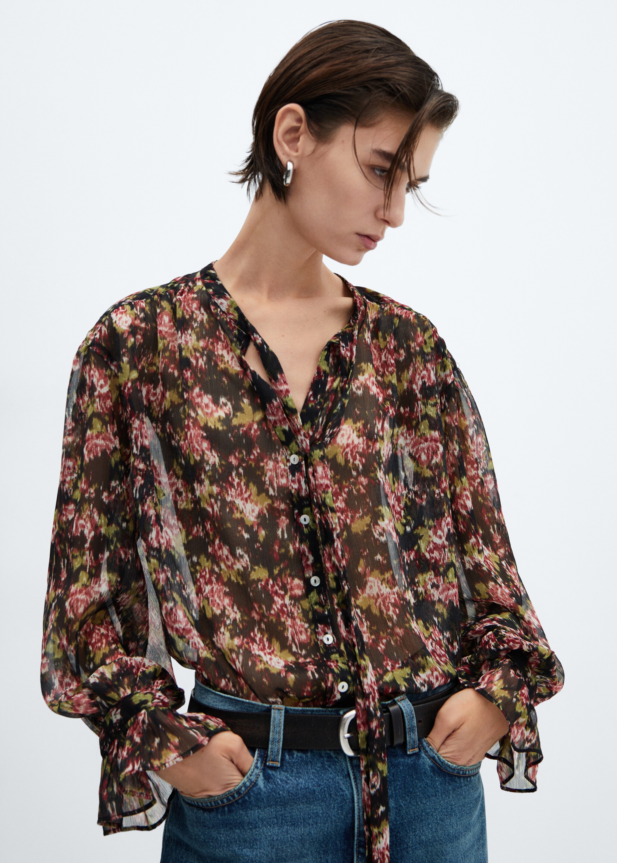 Semi-transparent floral blouse - Medium plane