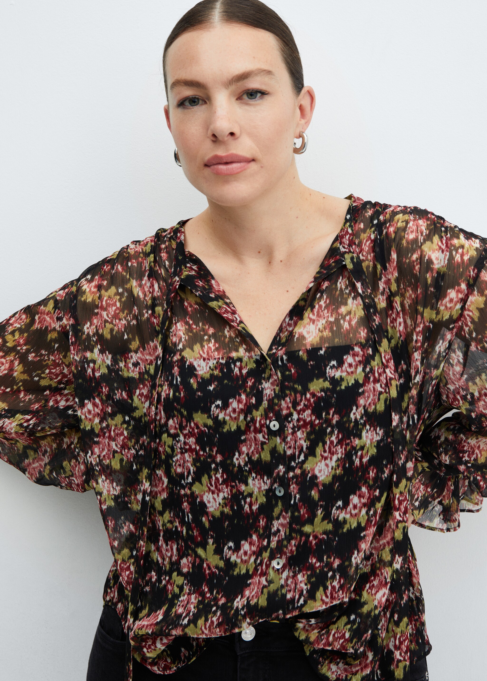Semi-transparent floral blouse - Details of the article 4