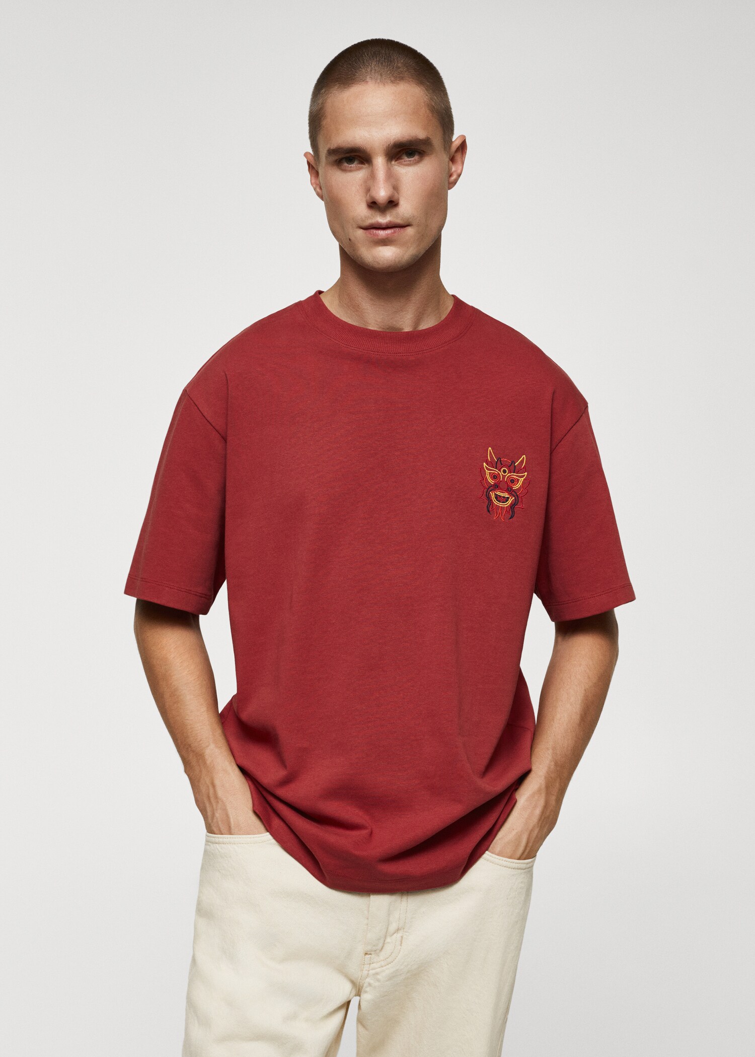Camiseta 100% algodón estampado pecho - Plano medio