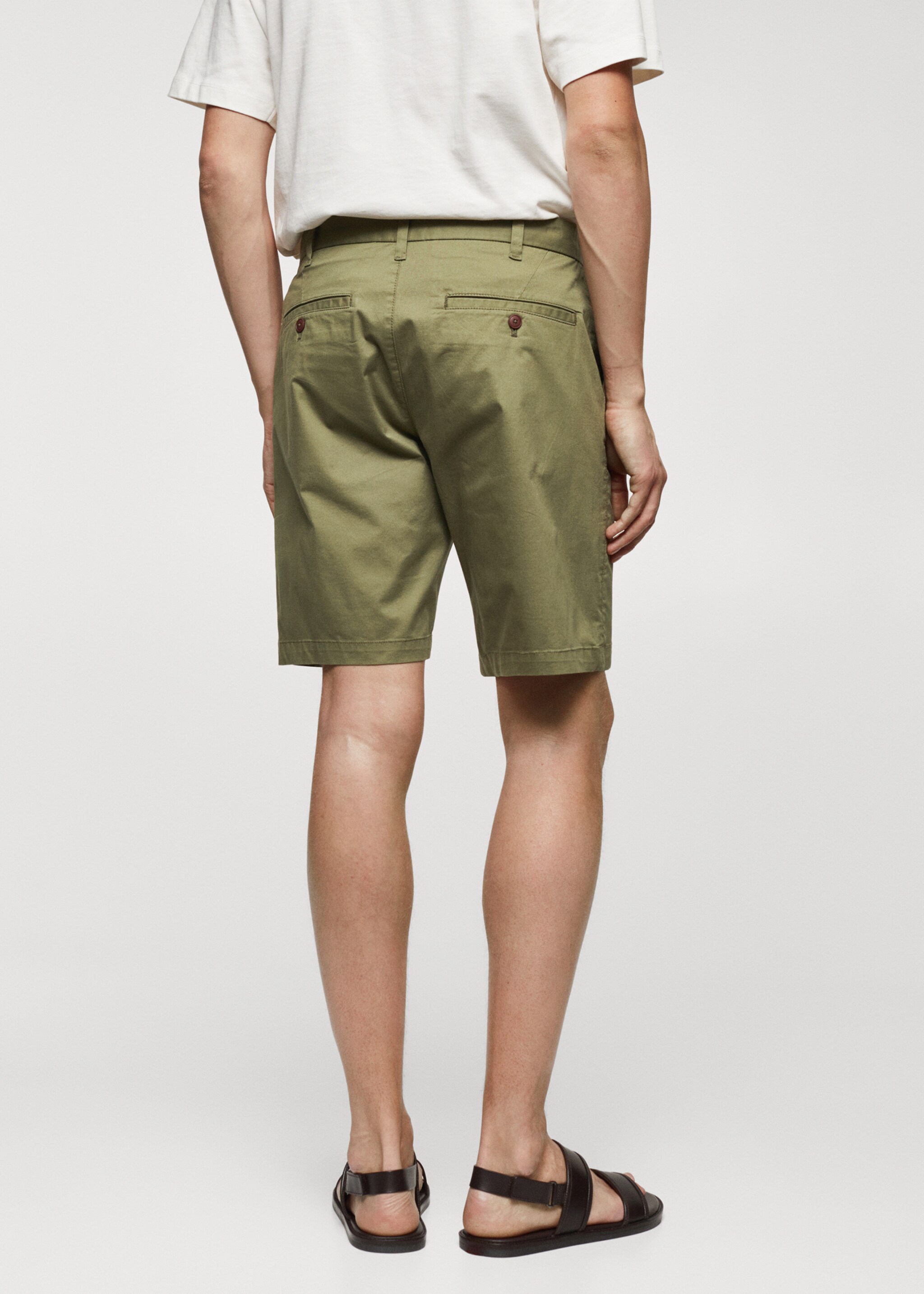 Bermuda slim-fit chino coton - Verso de l’article, Kaki. Ref: 67020618-00.