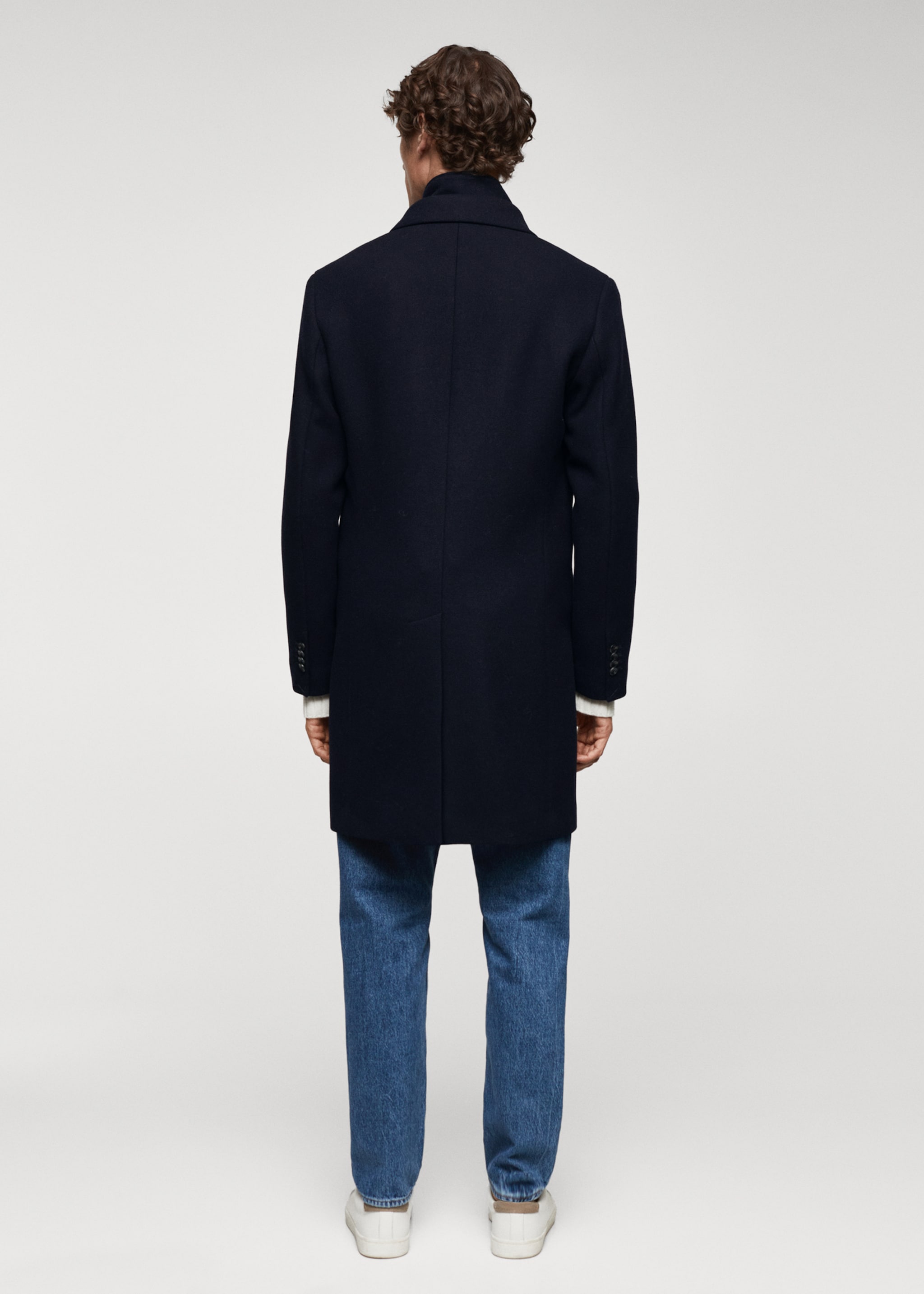 Wool coat with detachable collar - Reverse of the article