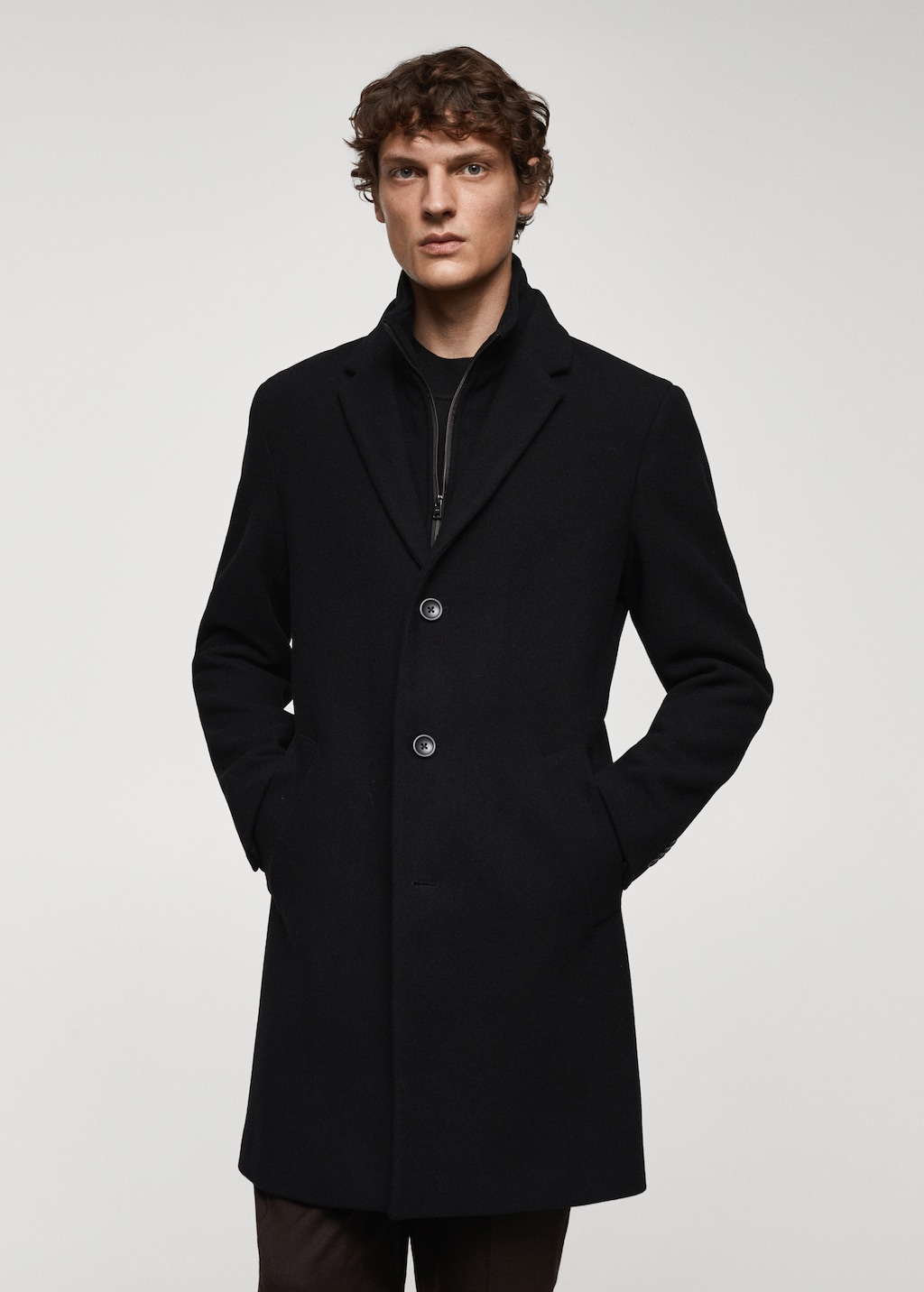 Wool coat with detachable collar