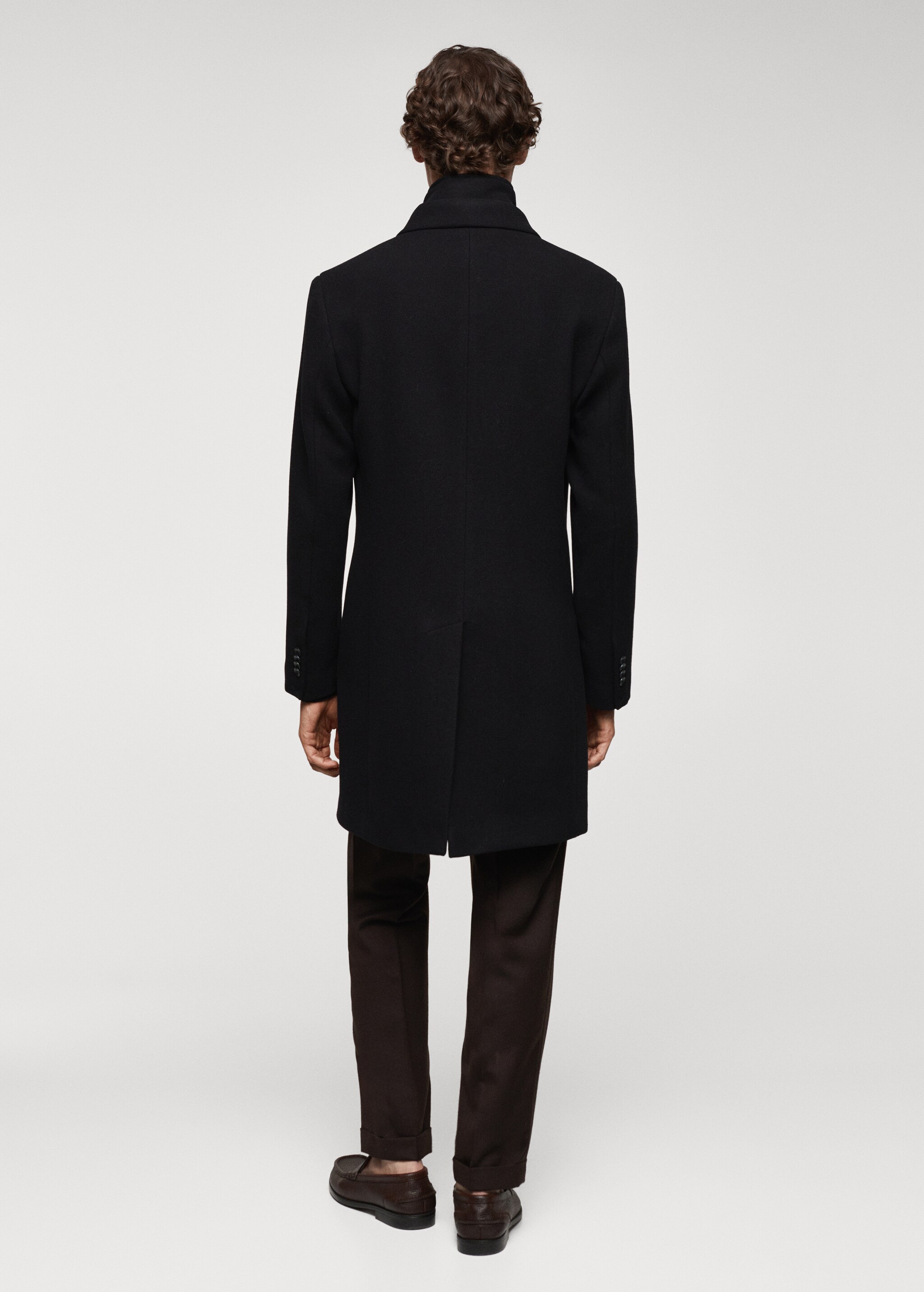 Wool coat with detachable collar - Reverse of the article