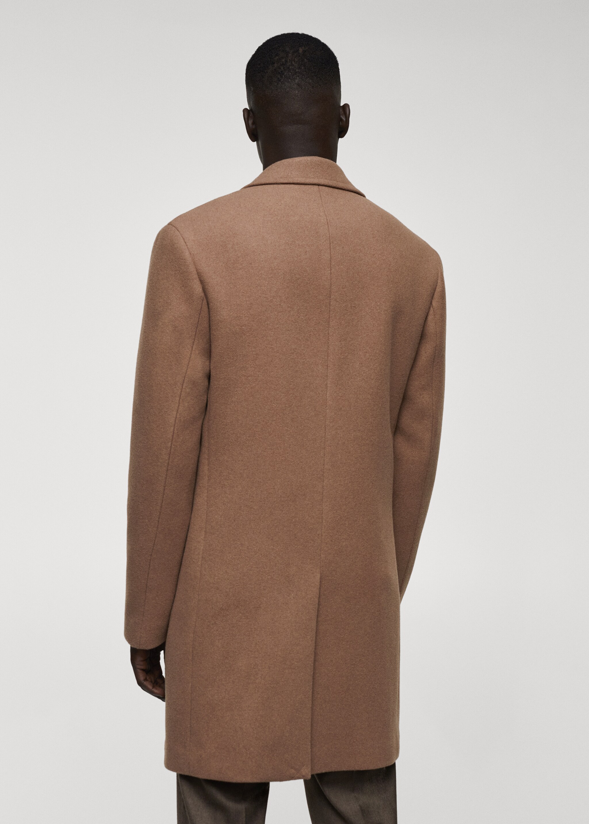 Легкое пальто из переработанной шерсти  - Обратная сторона изделия