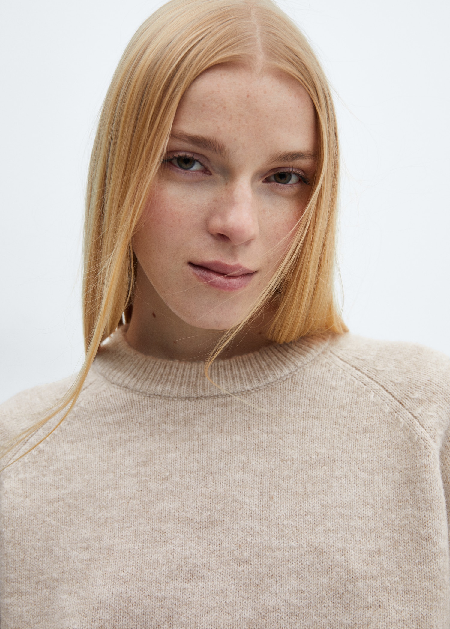 Cotton-linen round-neck knitted sweater - Details of the article 1