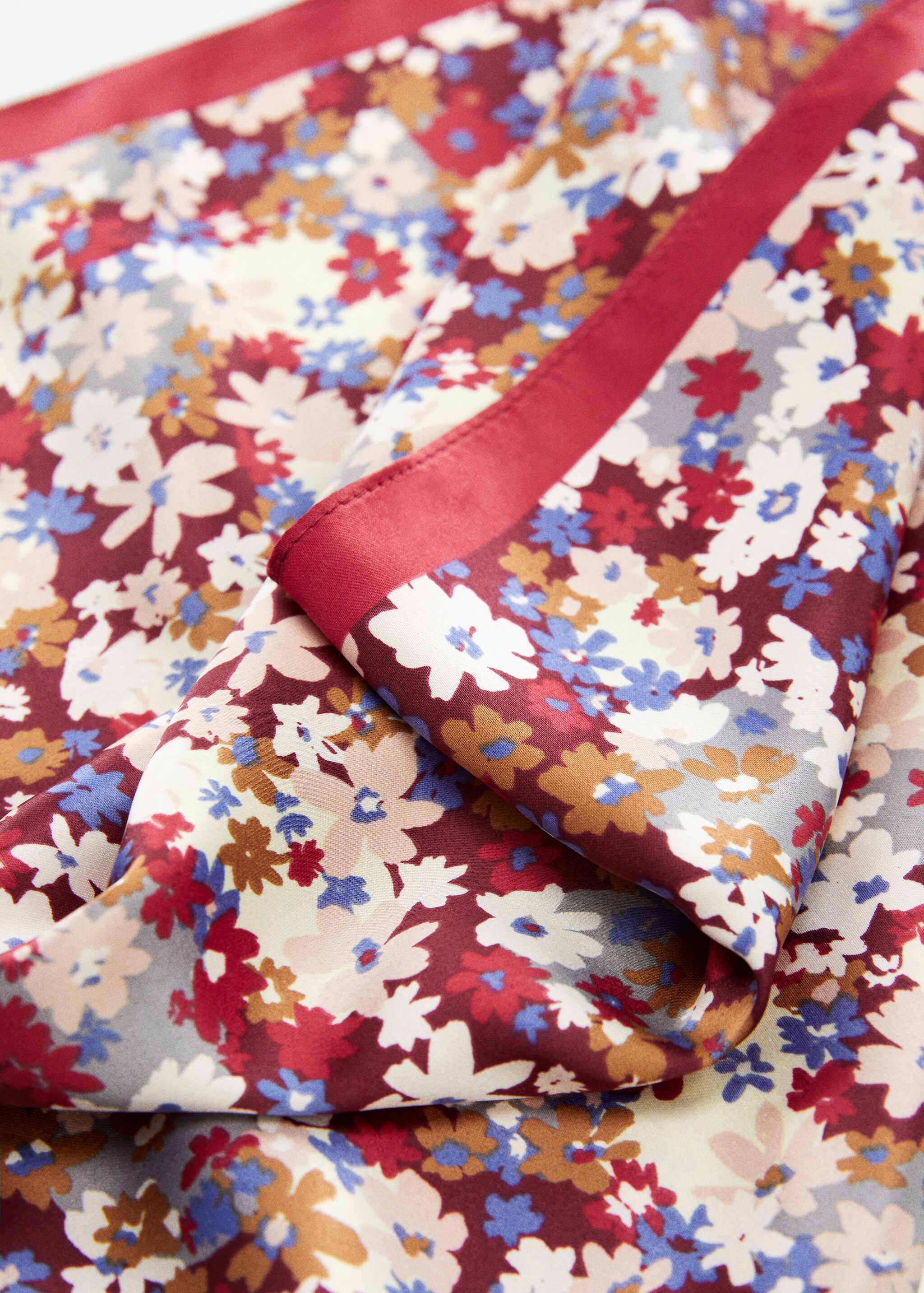 Flowers printed scarf - Details of the article 1