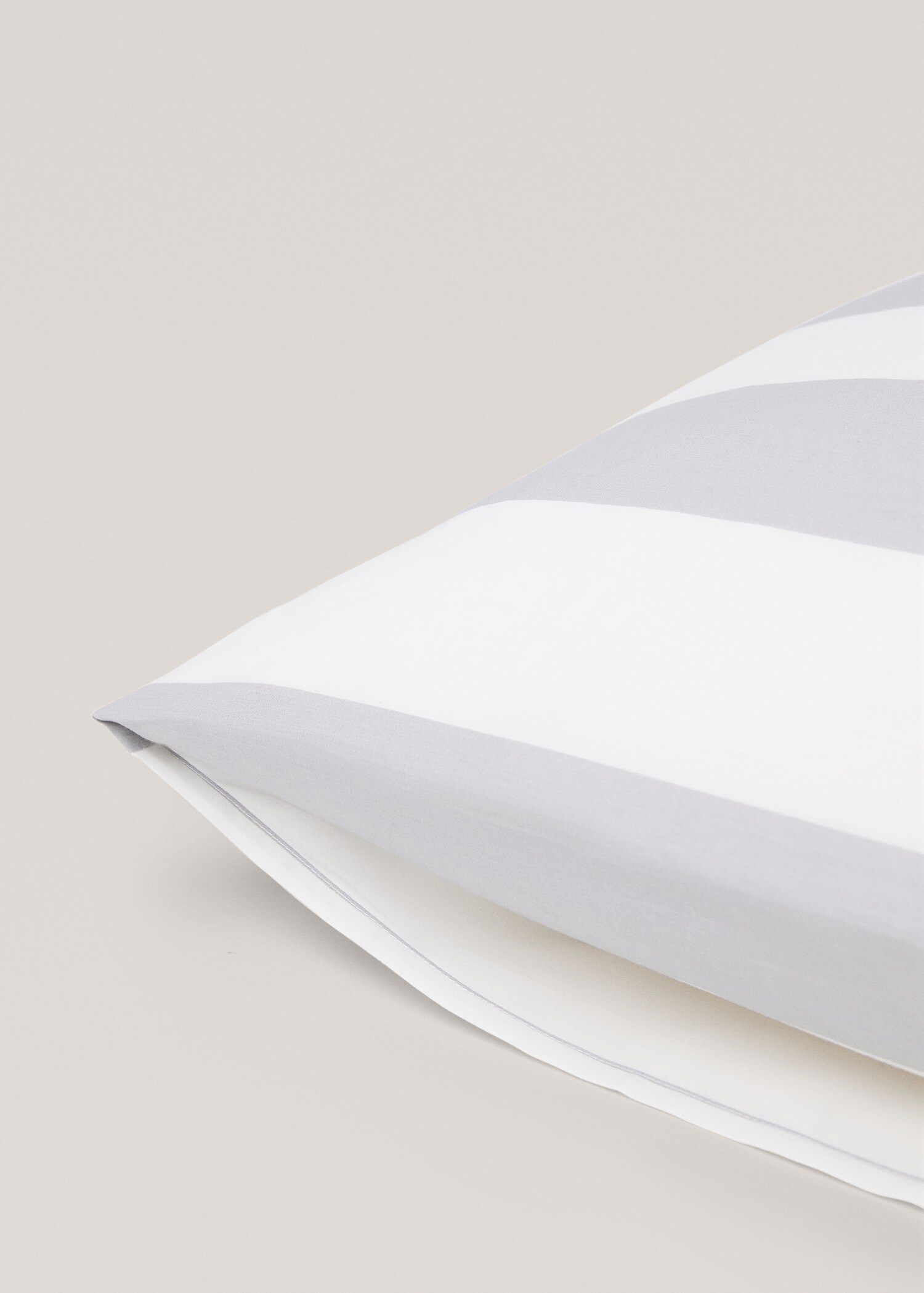 Contrast striped cotton pillowcase 50x75cm - Details of the article 3