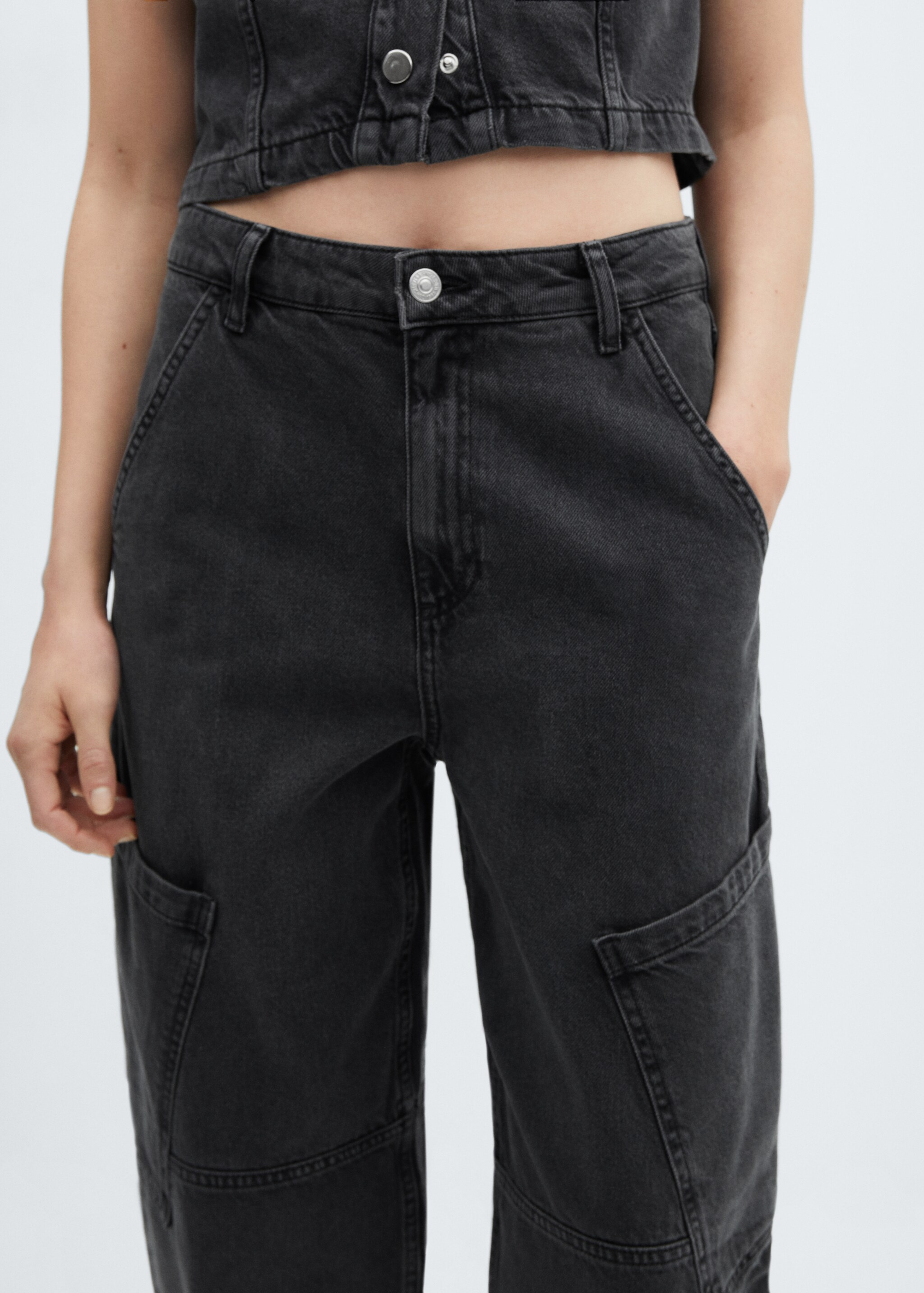 Mid-rise slouchy cargo jeans - Details of the article 6