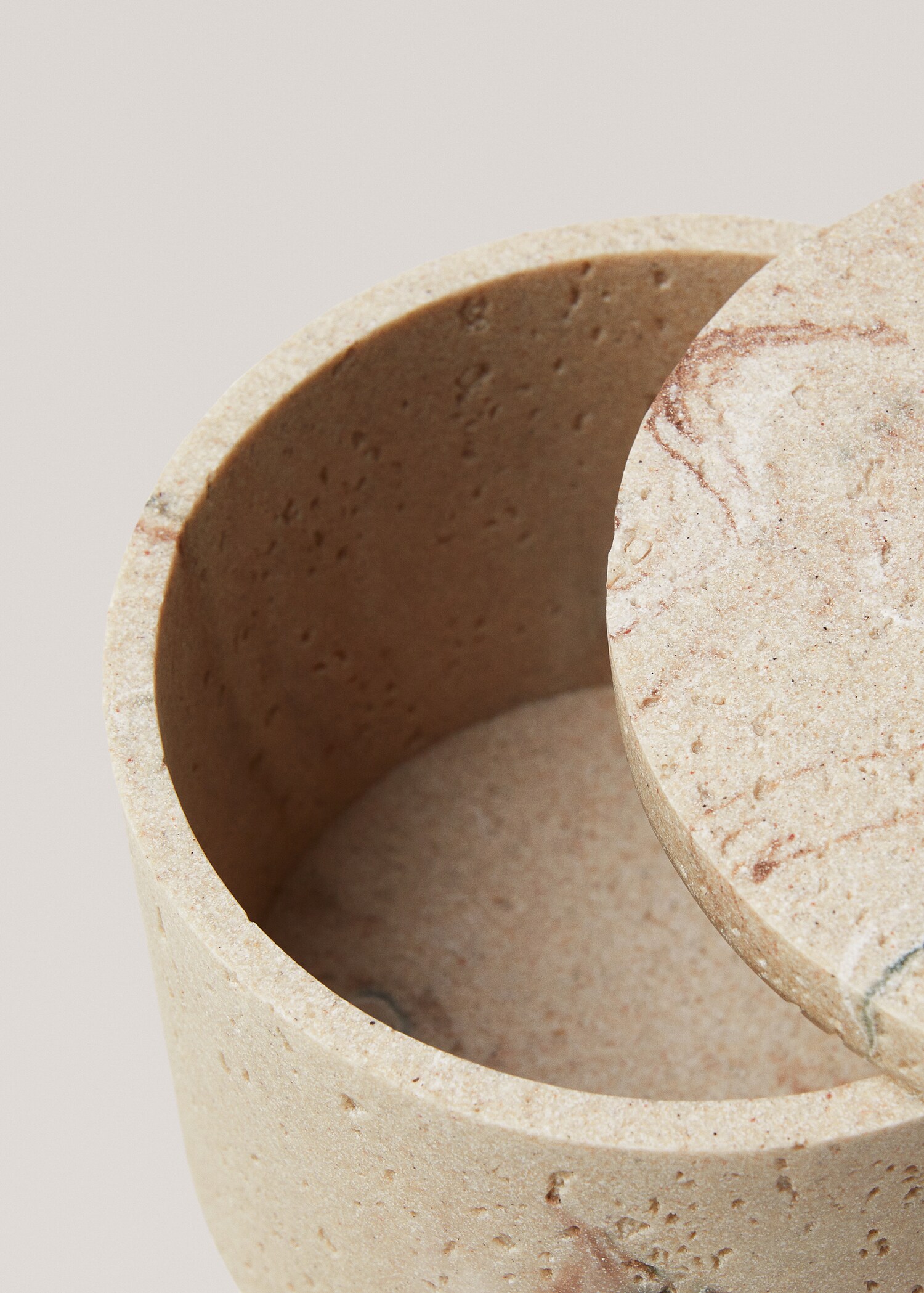 100% resin round box 15x11.5cm - Details of the article 2