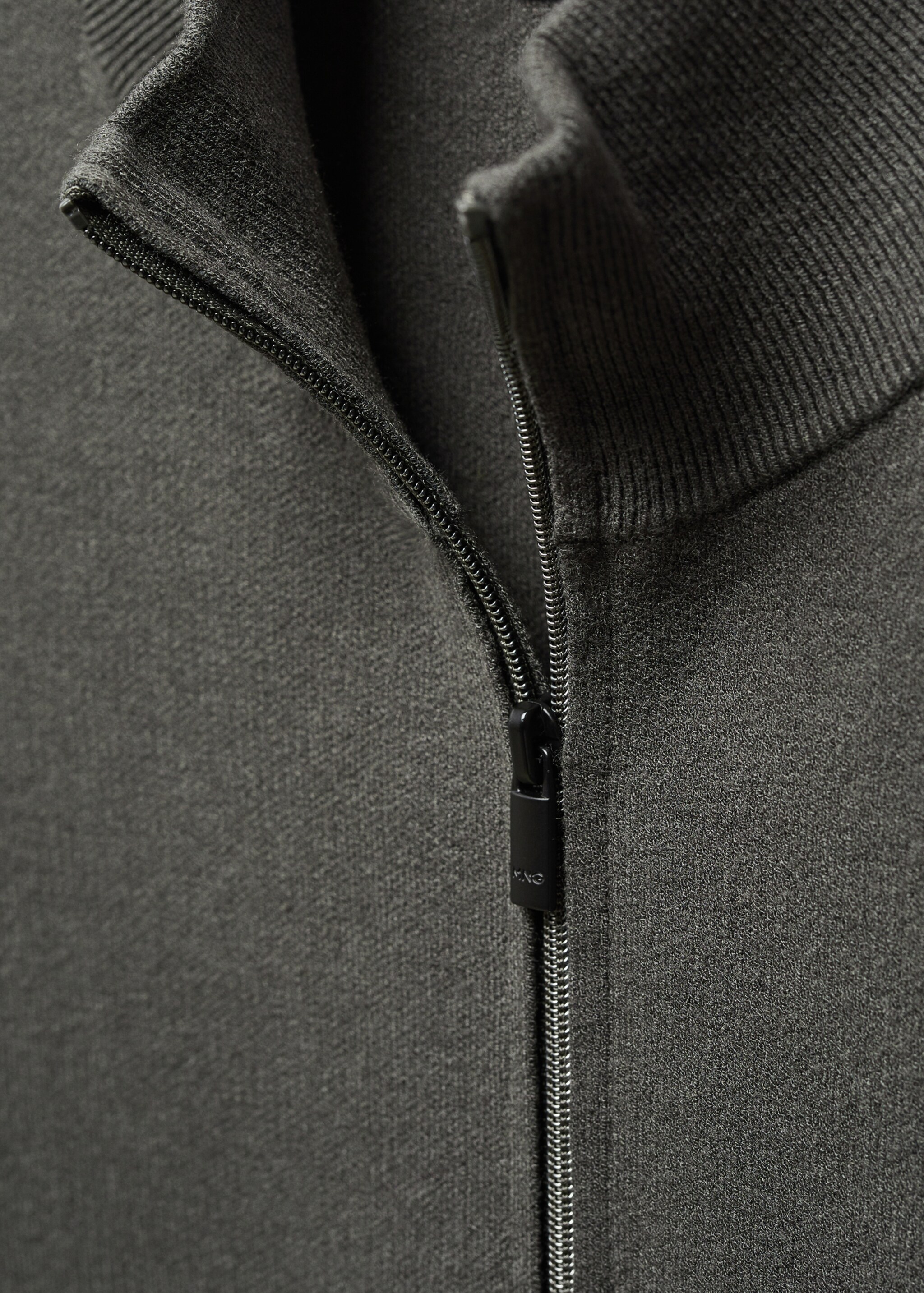 Pull-over col montant zip - Détail de l'article 8