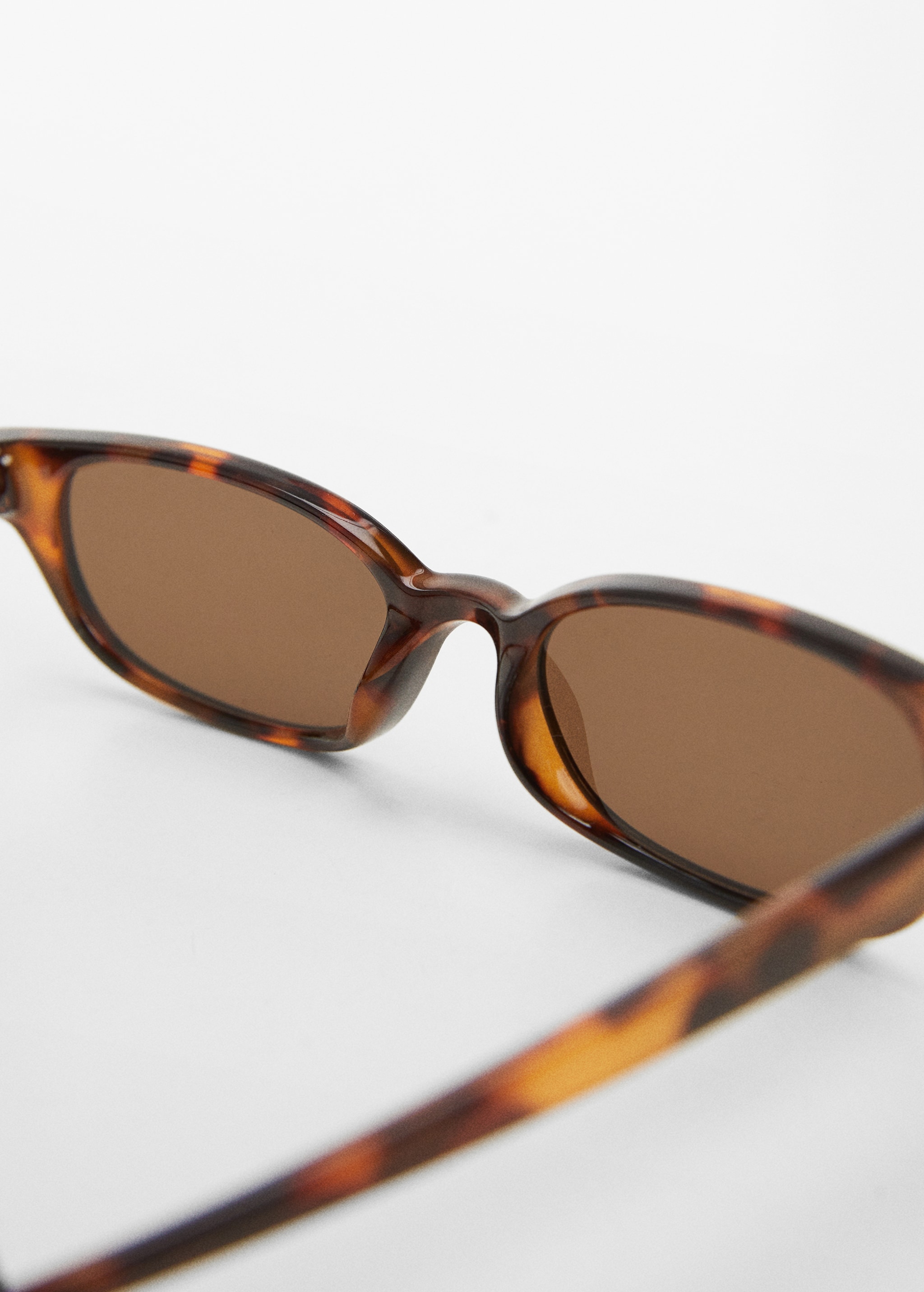 Солнцезащитные очки в стиле ретро - Деталь изделия 1