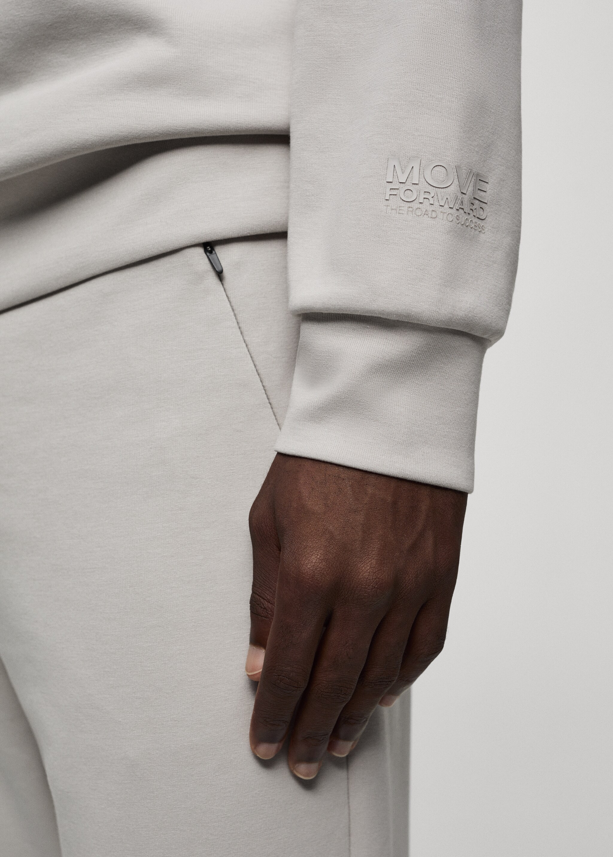 Technical-fabric message sweatshirt - Details of the article 4