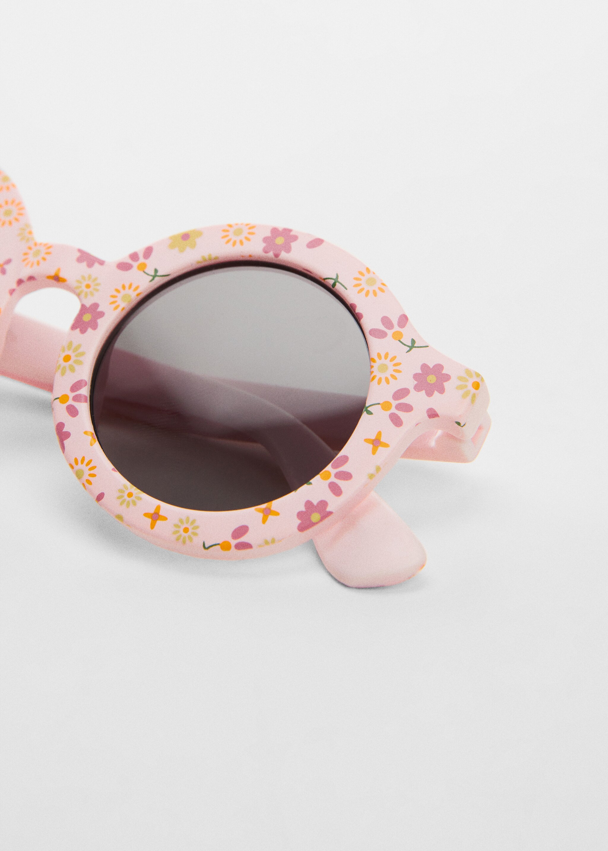 Солнцезащитные очки в оправе с принтом - Деталь изделия 2