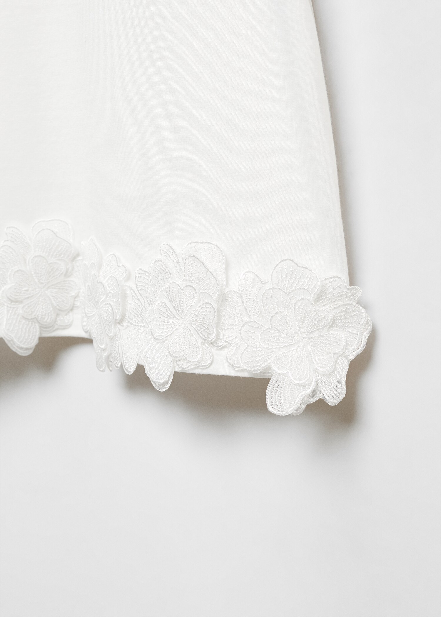 Camiseta flores bordadas - Detalle del artículo 8