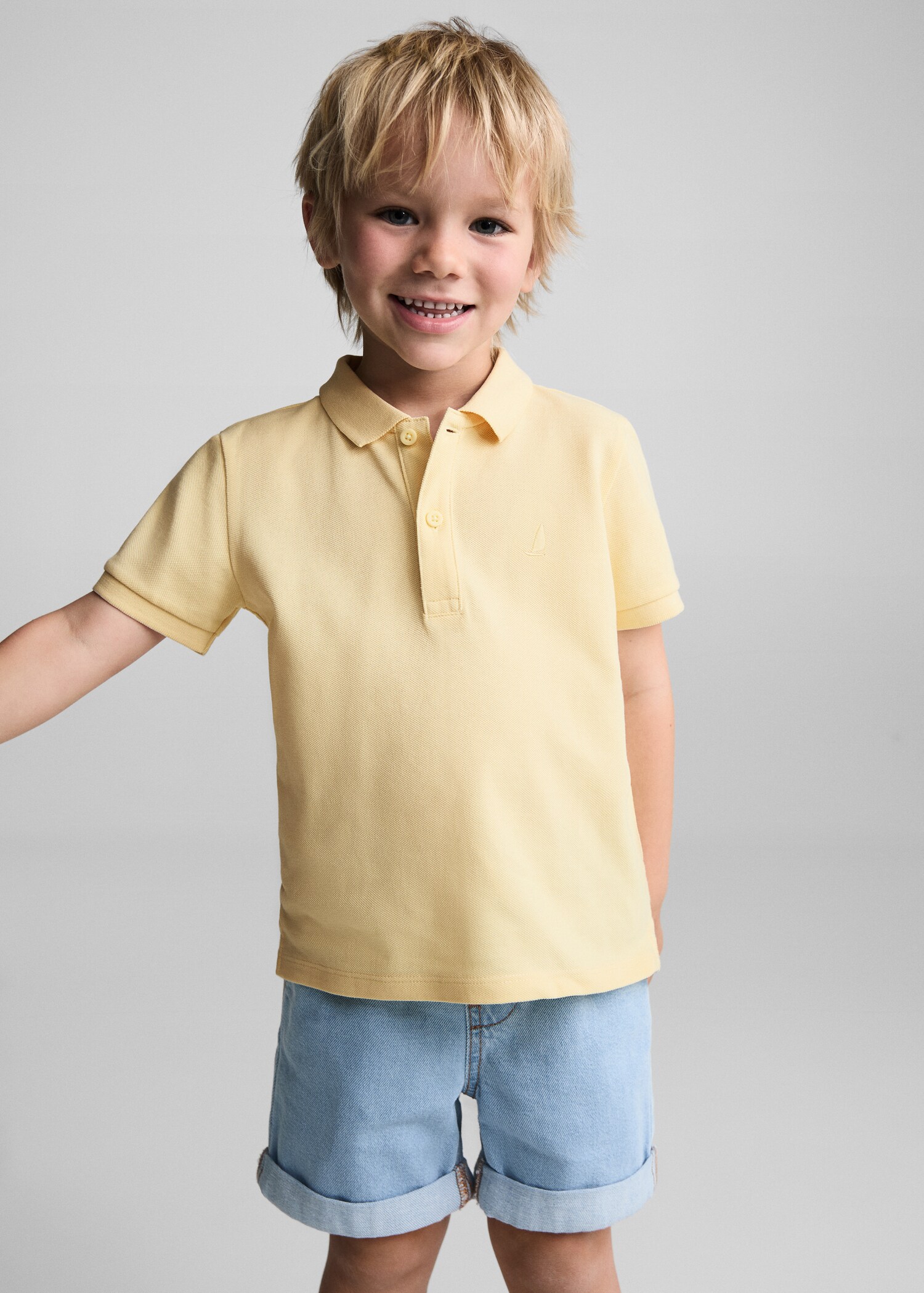 Textured cotton polo shirt - Середній план