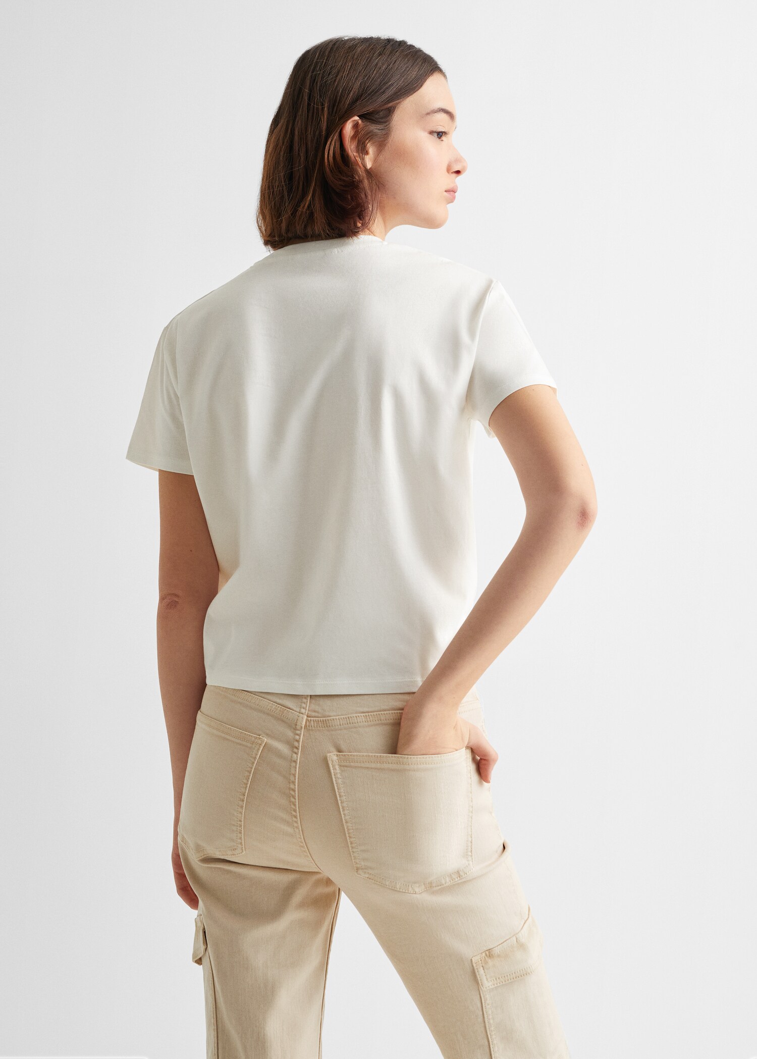 T-Shirt mit Schriftzug und Knotendetail - Rückseite des Artikels