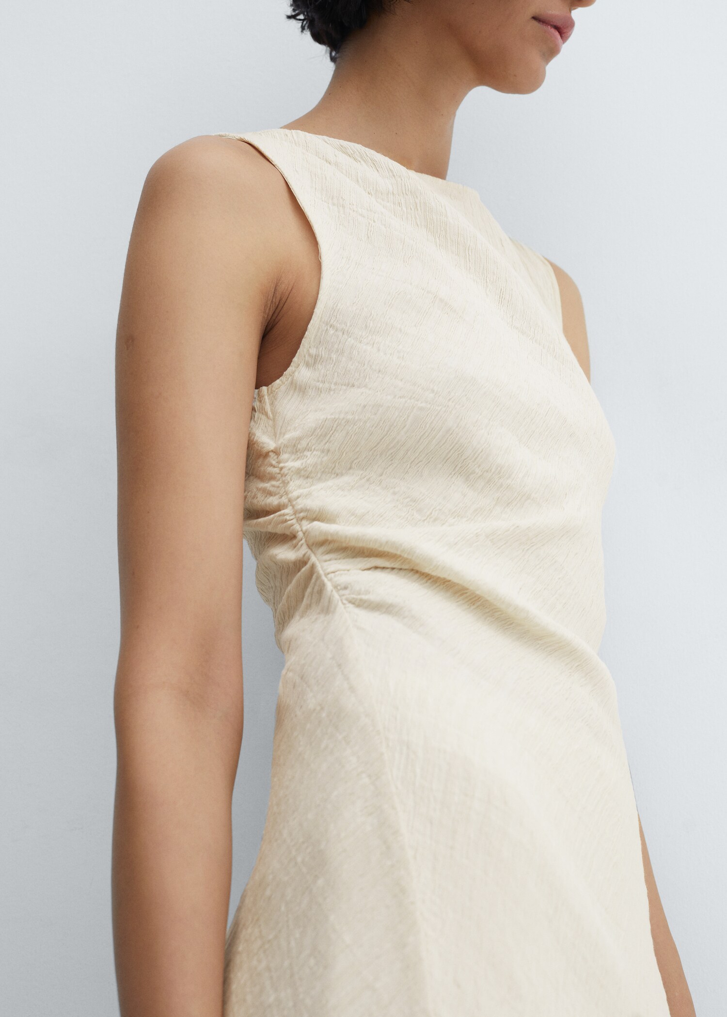 Vestido drapeado com abertura - Pormenor do artigo 6