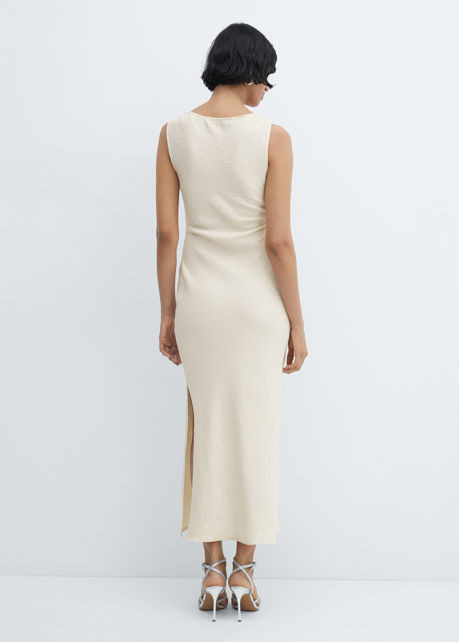 Vestido drapeado com abertura - Verso do artigo