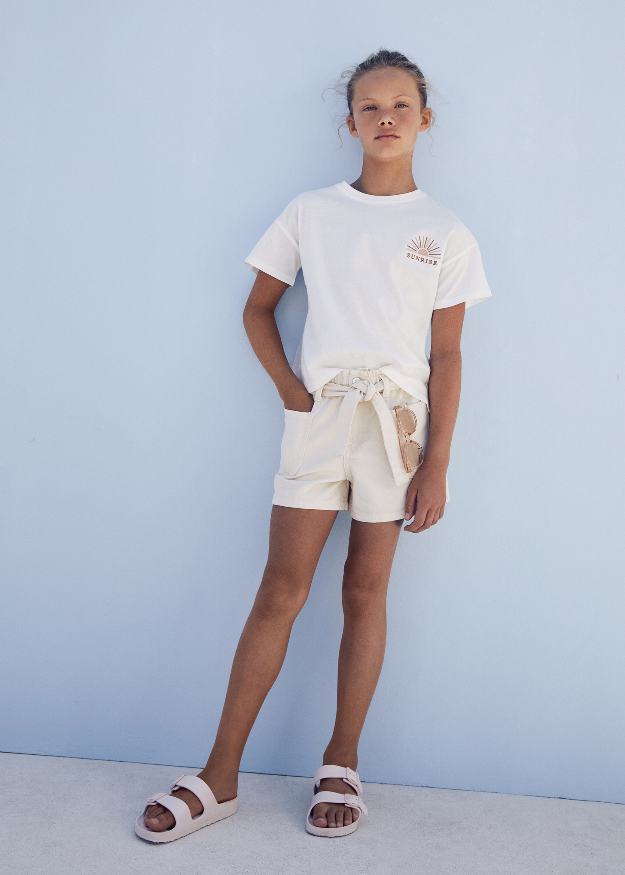 Paperbag shorts with belt - Details of the article 5, Sand. Ref: 67026013-00.