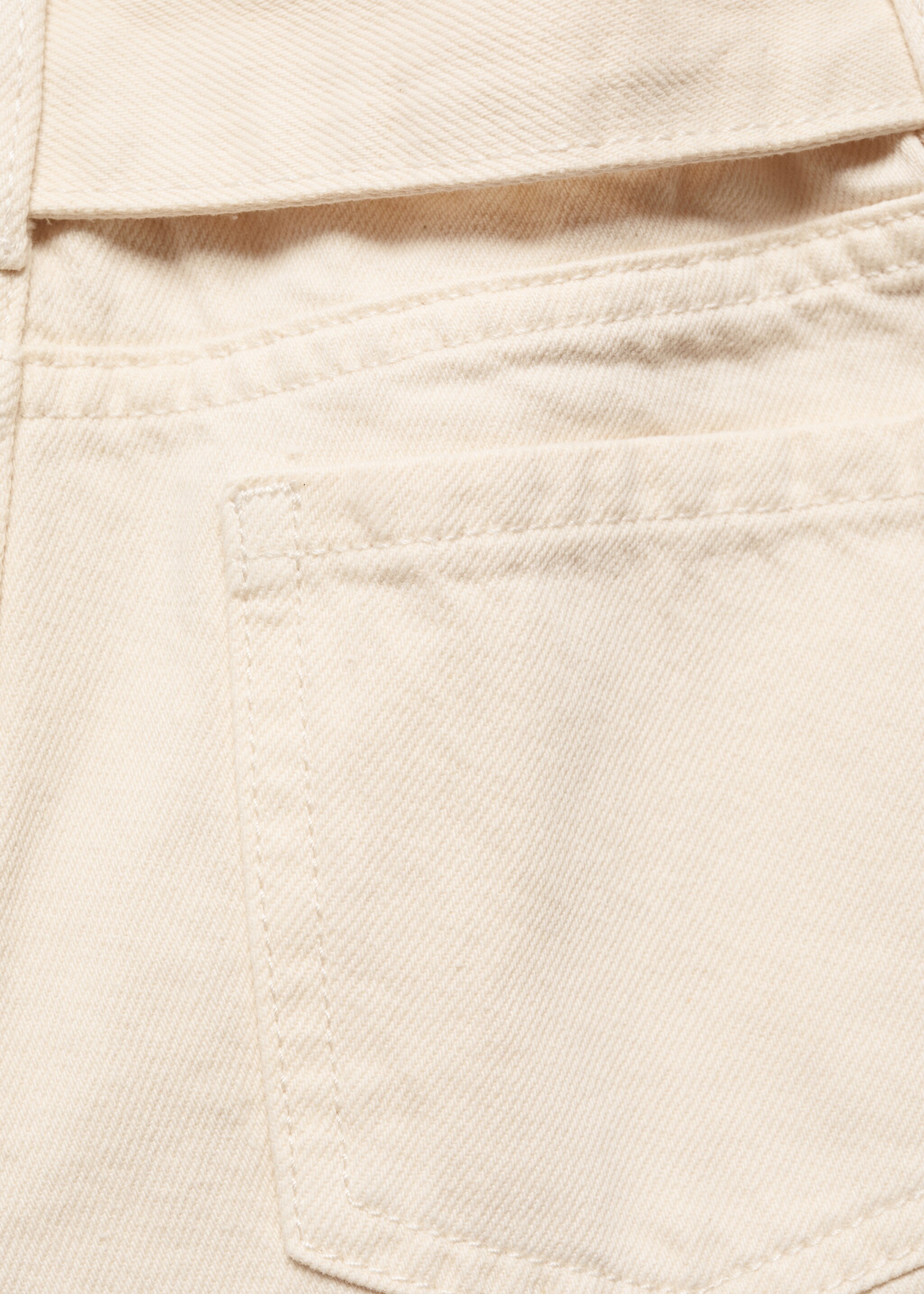 Paperbag shorts with belt - Details of the article 8, Sand. Ref: 67026013-00.