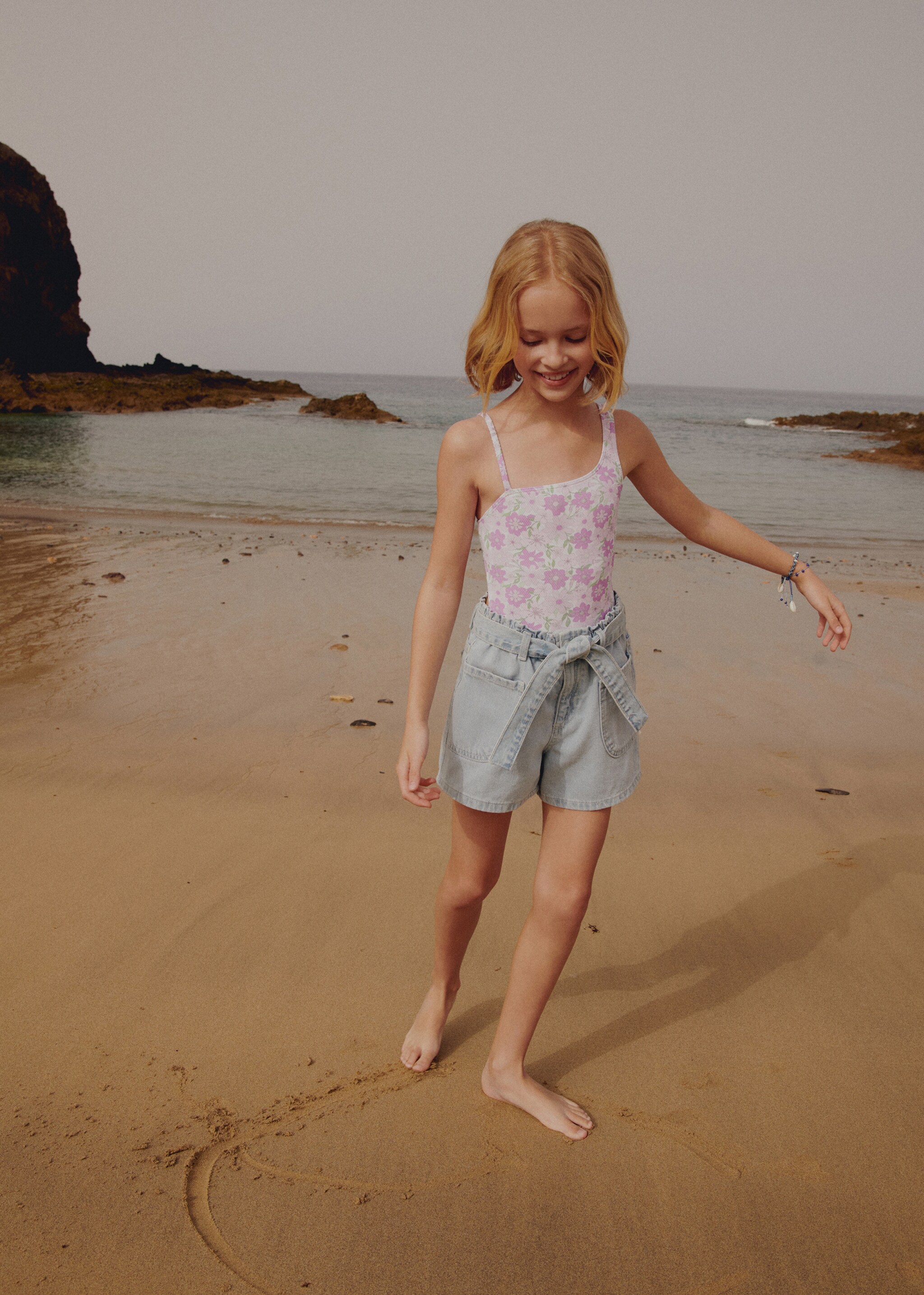 Paperbag shorts with belt - Details of the article 5, Light Blue. Ref: 67026013-00.