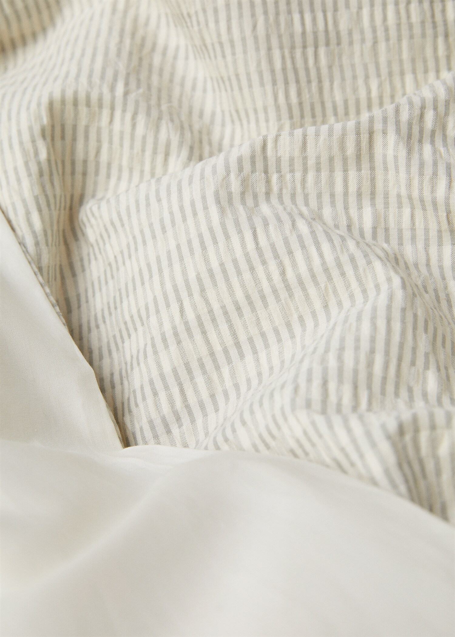 Seersucker woven striped for duvet cover for king bed - Details of the article 2