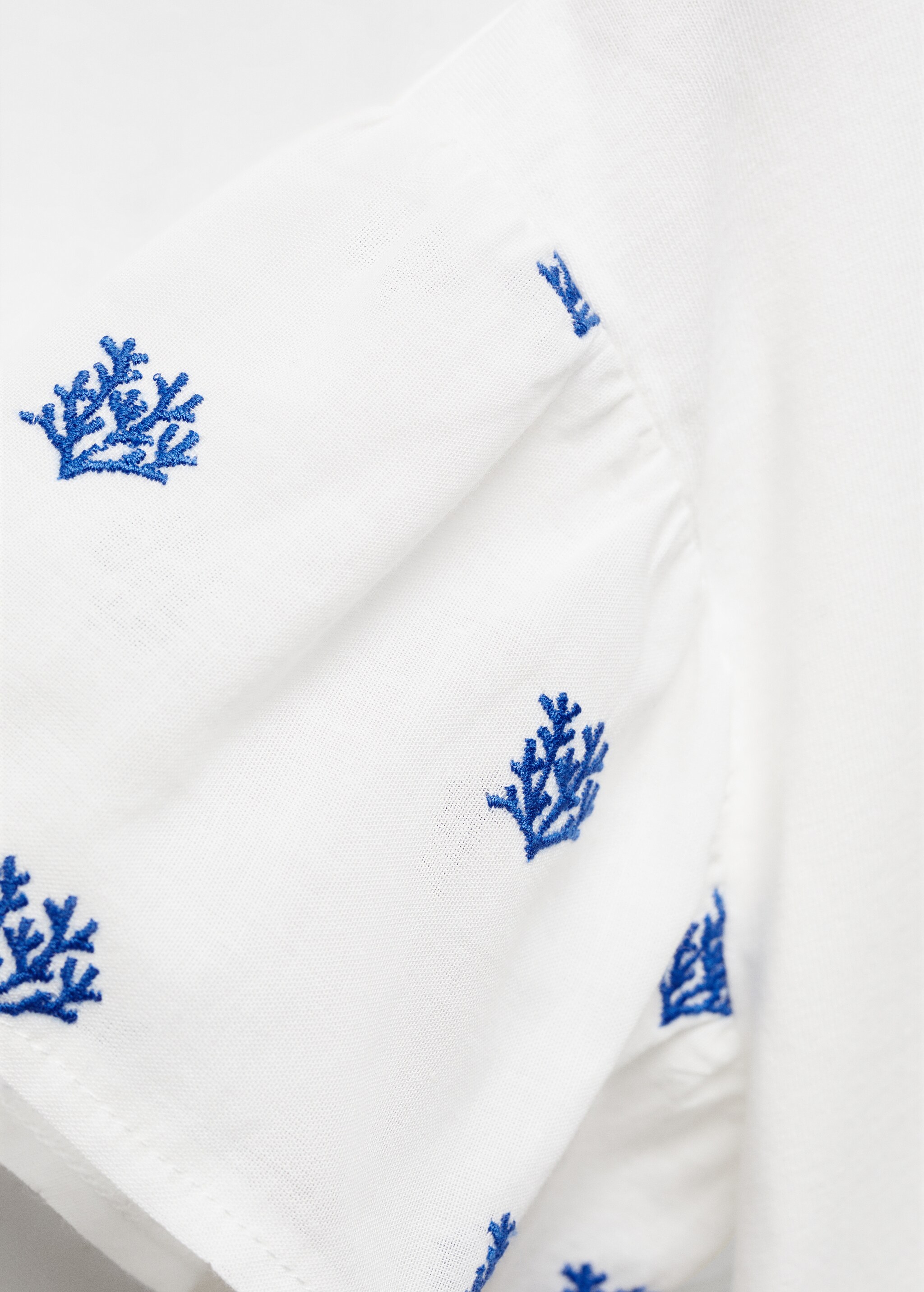 Embroidered short-sleeved t-shirt - Details of the article 8