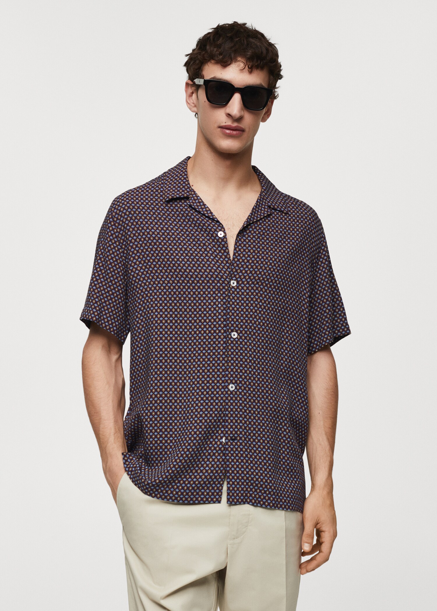 Camisa manga corta regular fit estampado  - Plano medio