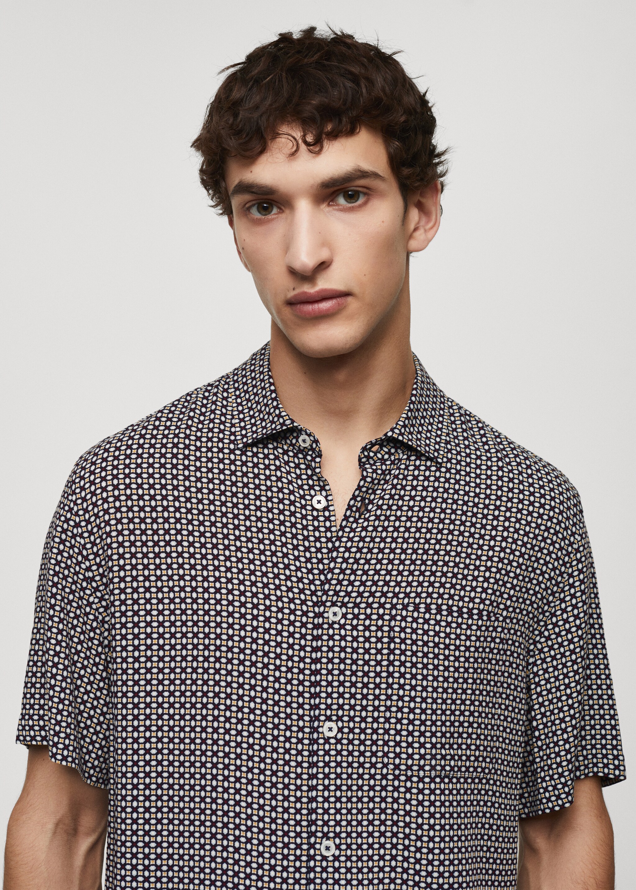Regular-fit short-sleeved printed shirt - Details of the article 1
