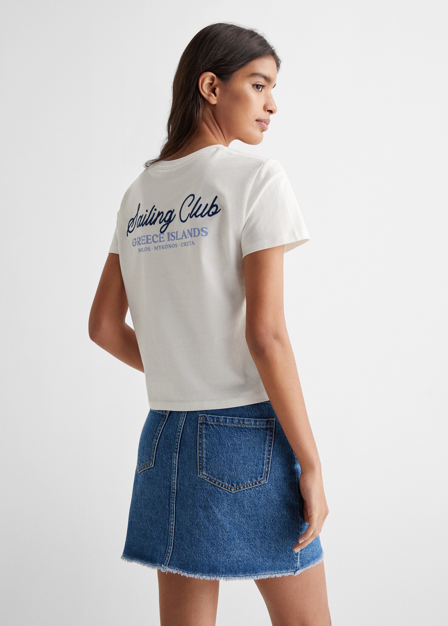 T-Shirt mit gestickter Aufschrift - Rückseite des Artikels