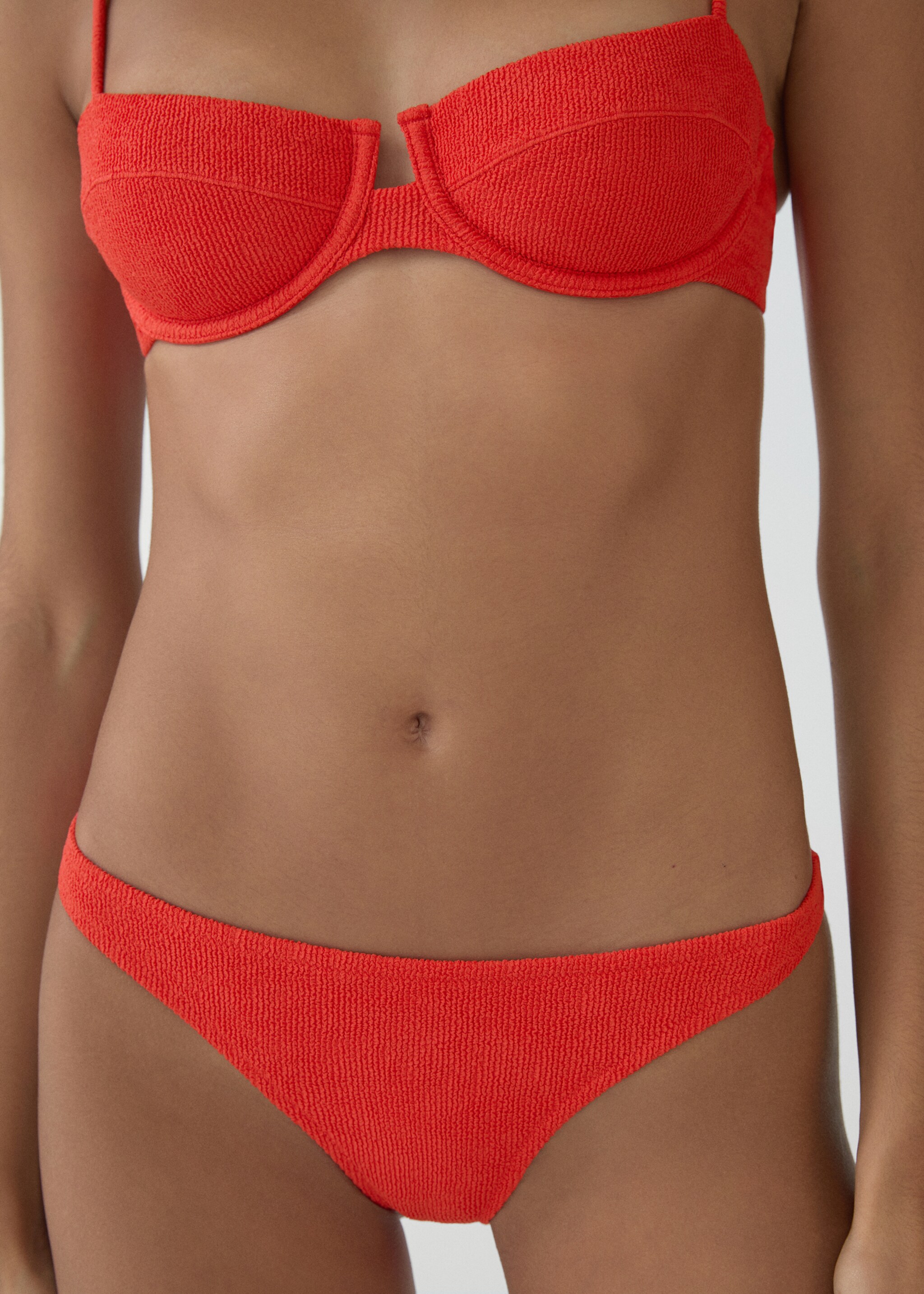 Classic textured bikini bottoms - Details of the article 1, Red. Ref: 67026735-00.