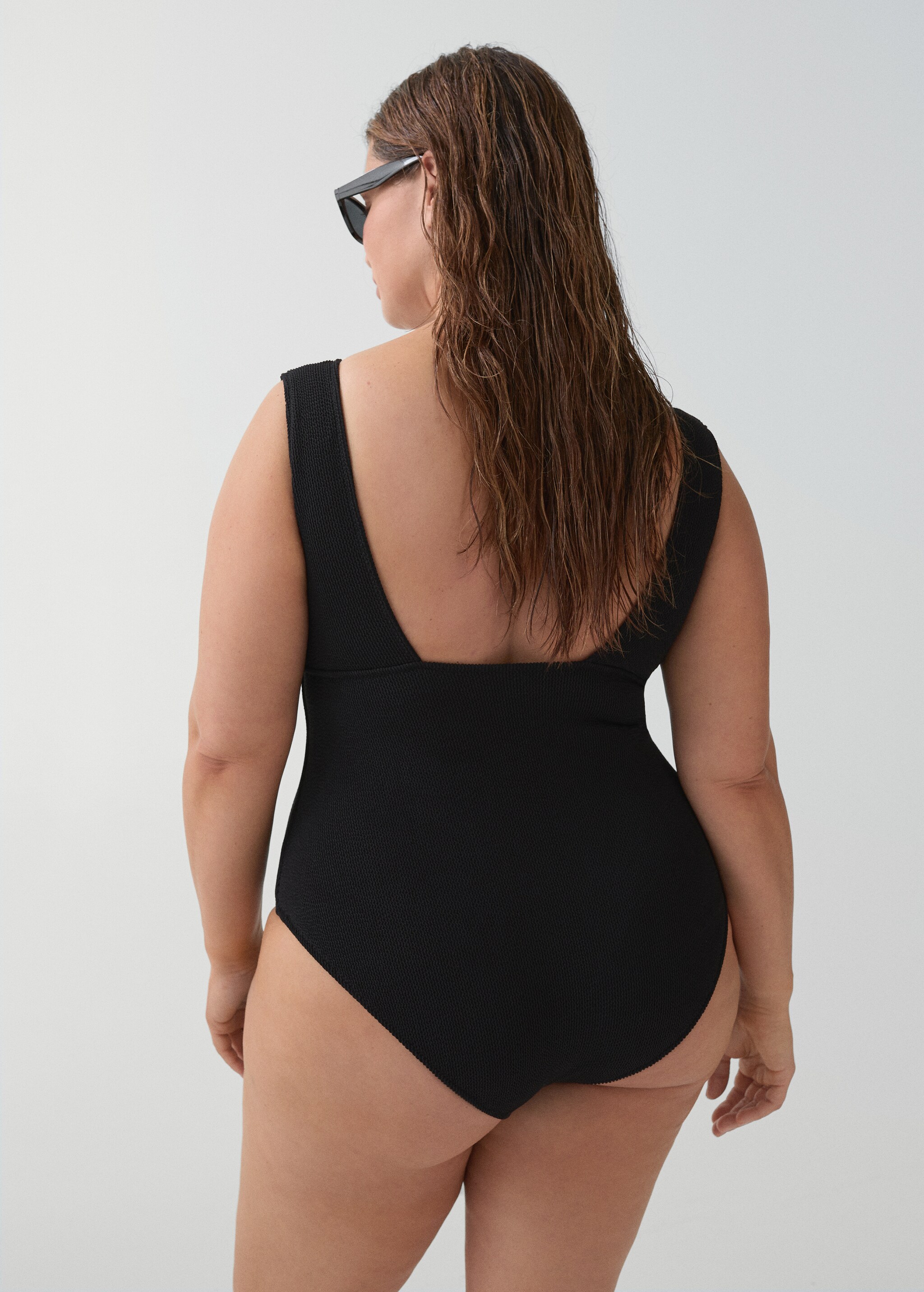 V-neck swimsuit - Details of the article 4
