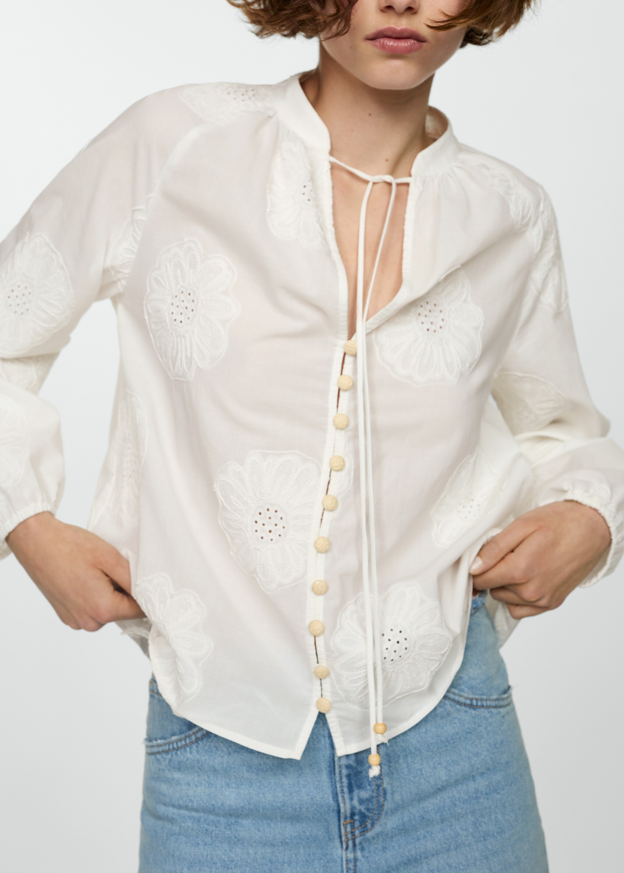 Блузка с цветочной вышивкой и бантом - Деталь изделия 6