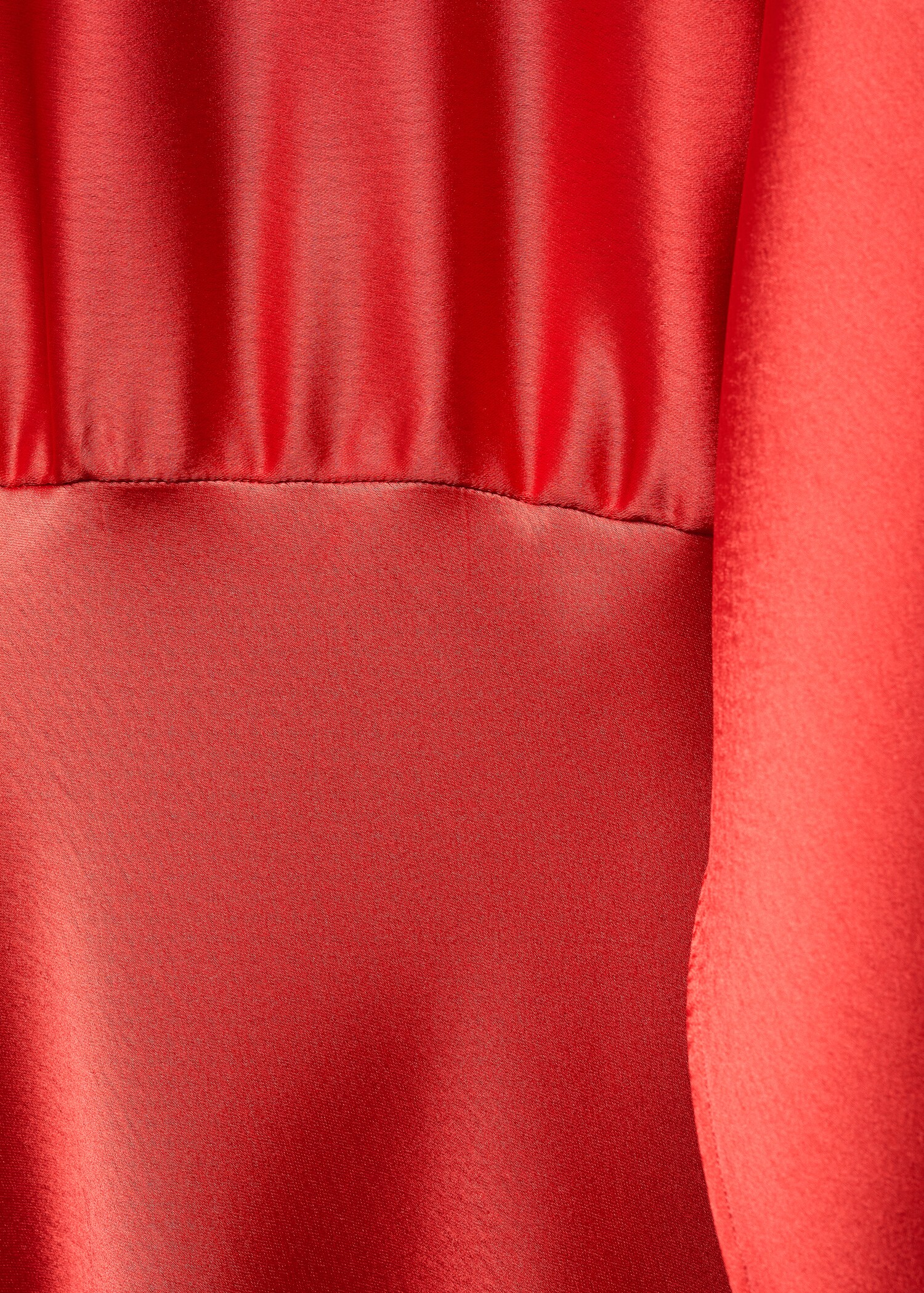 Vestido acetinado com manga de sino - Pormenor do artigo 8