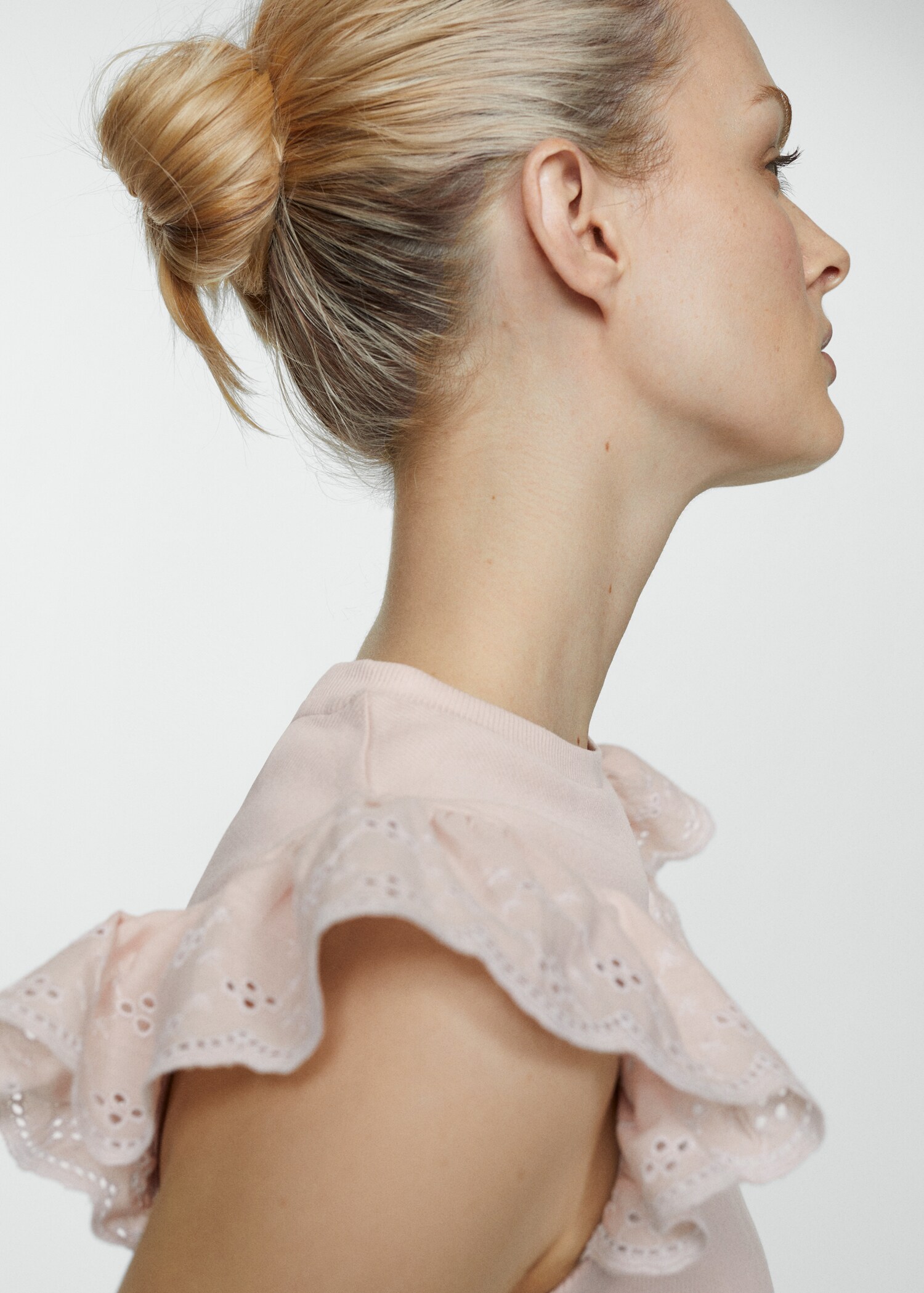 T-shirt with ruffled sleeves - Details of the article 6